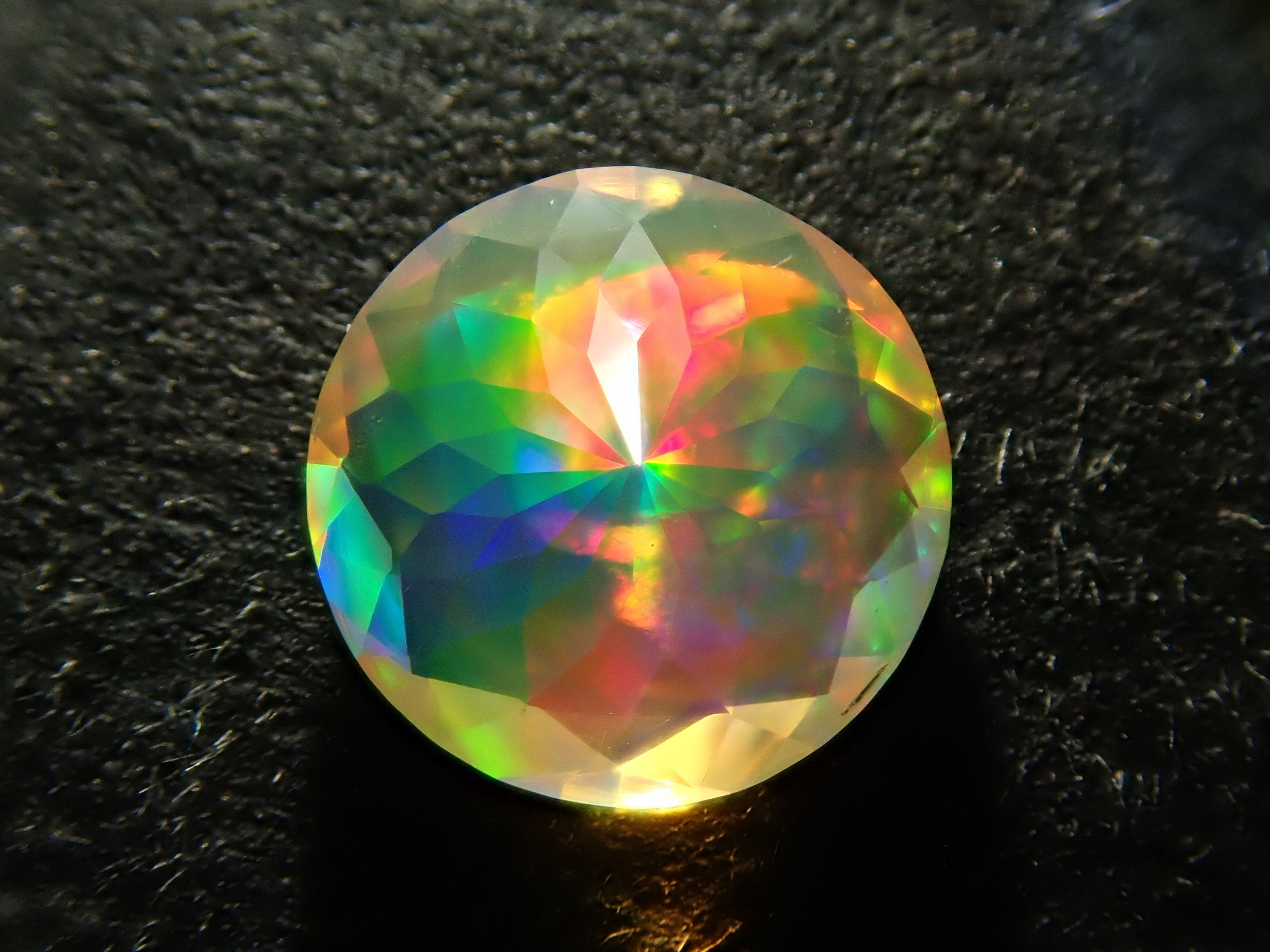 【3/24 22點開賣】墨西哥產刻面火歐泊 5.9mm/0.517ct裸石