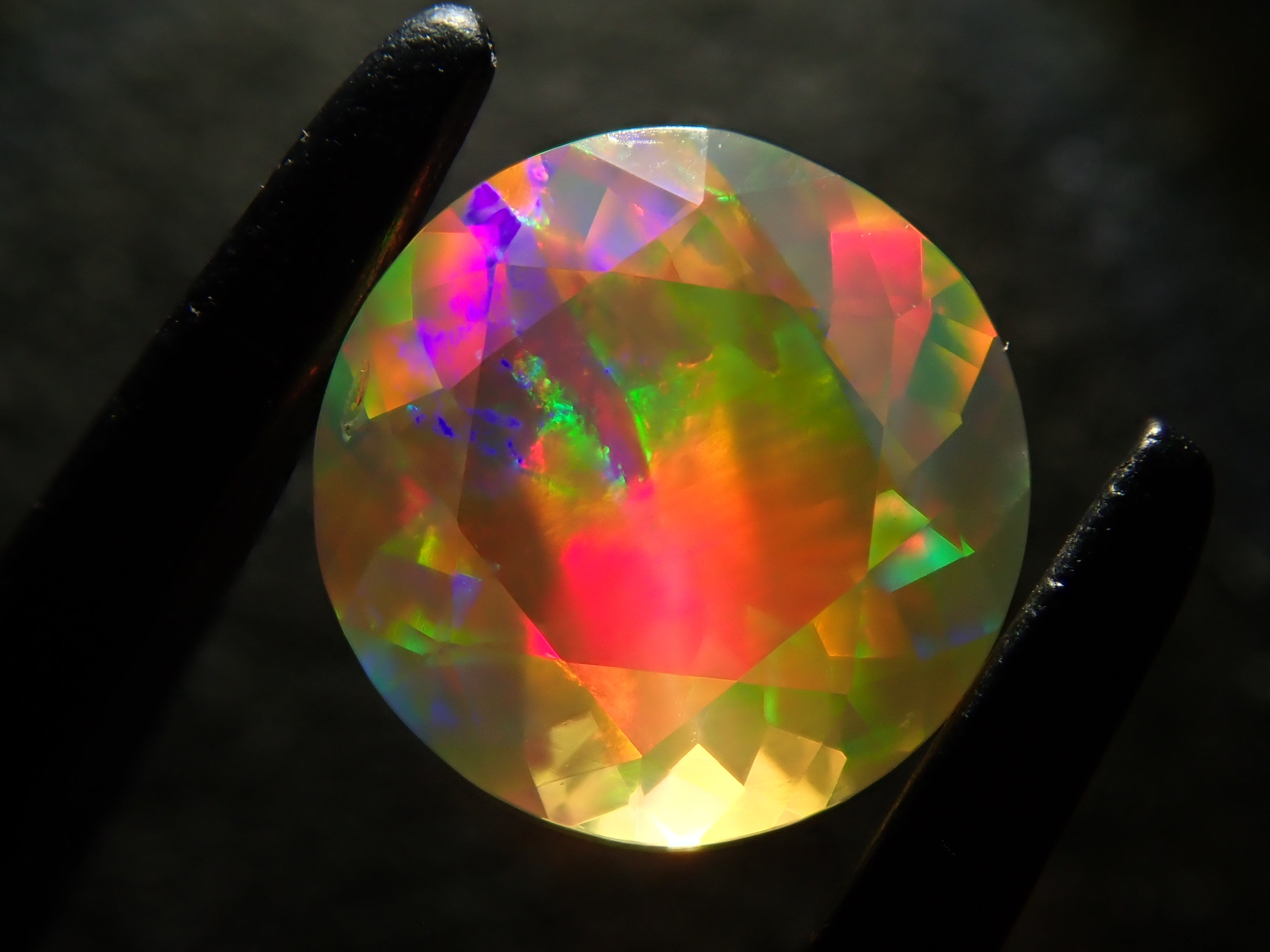 【3/24 22點開賣】墨西哥產刻面火歐泊 5.9mm/0.517ct裸石