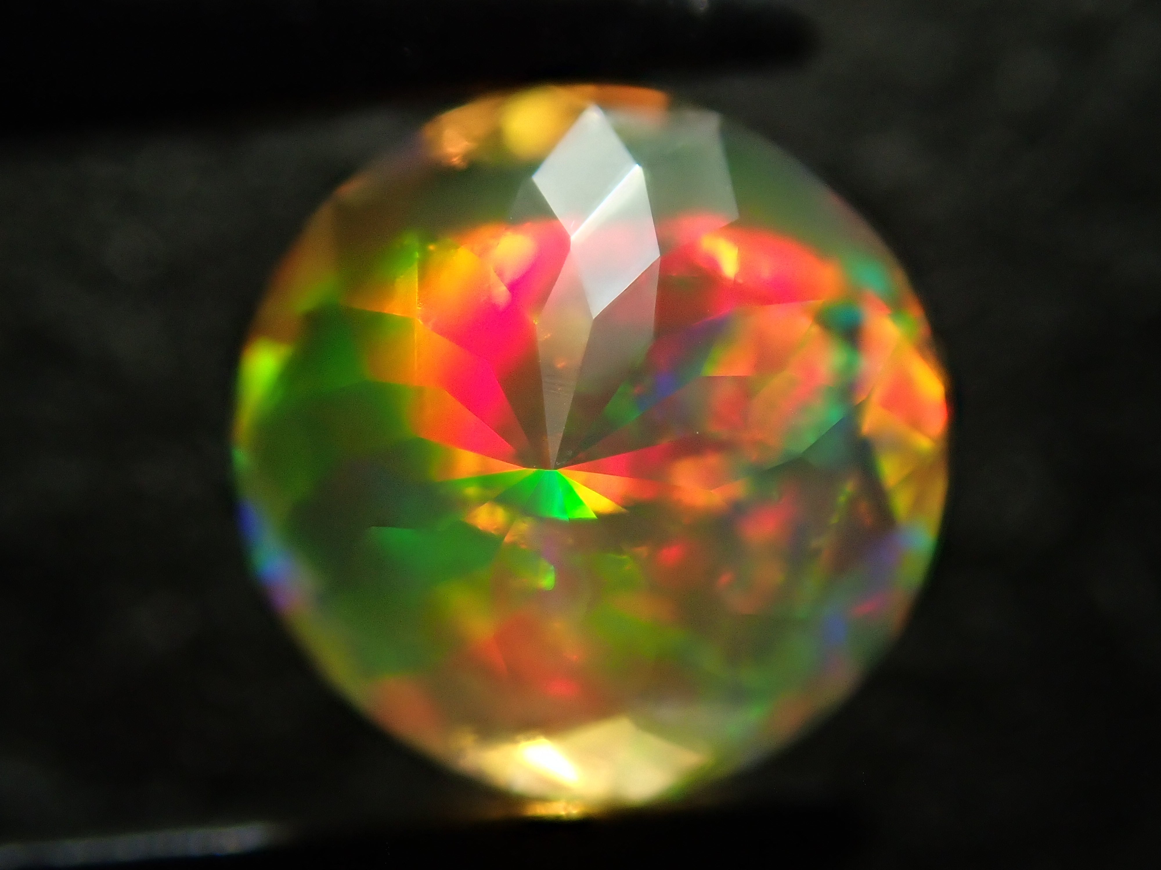 【3/24 22點開賣】墨西哥產刻面火歐泊 5.9mm/0.517ct裸石