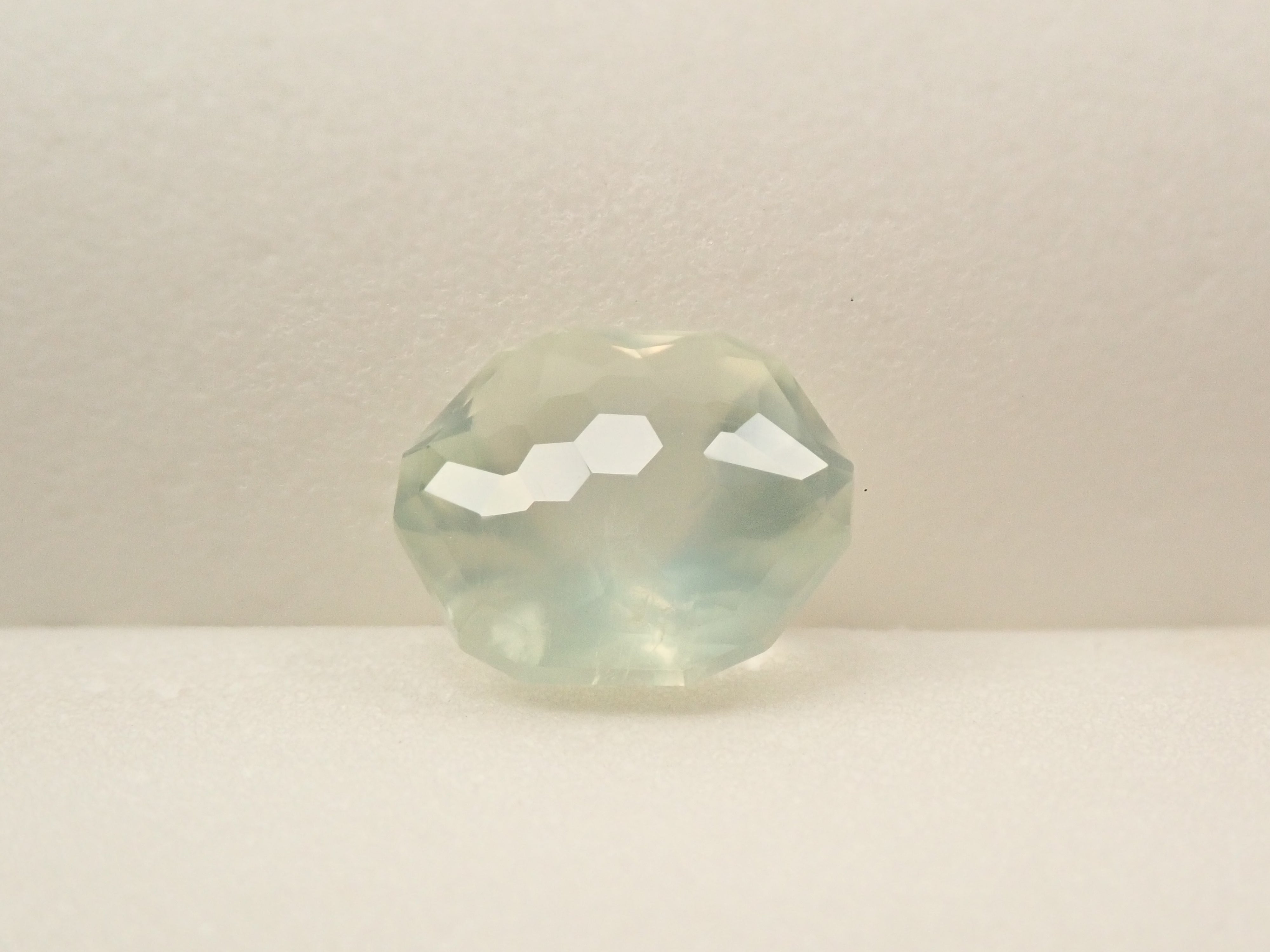 [12561261] Australian Prehnite 2.666ct Loose Stone