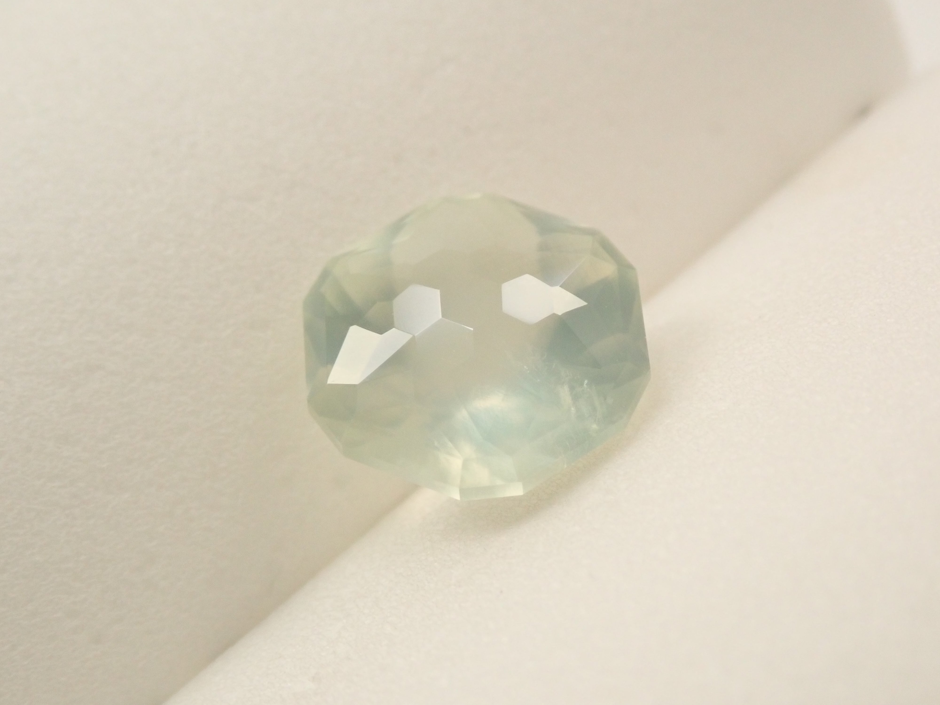 [12561261] Australian Prehnite 2.666ct Loose Stone