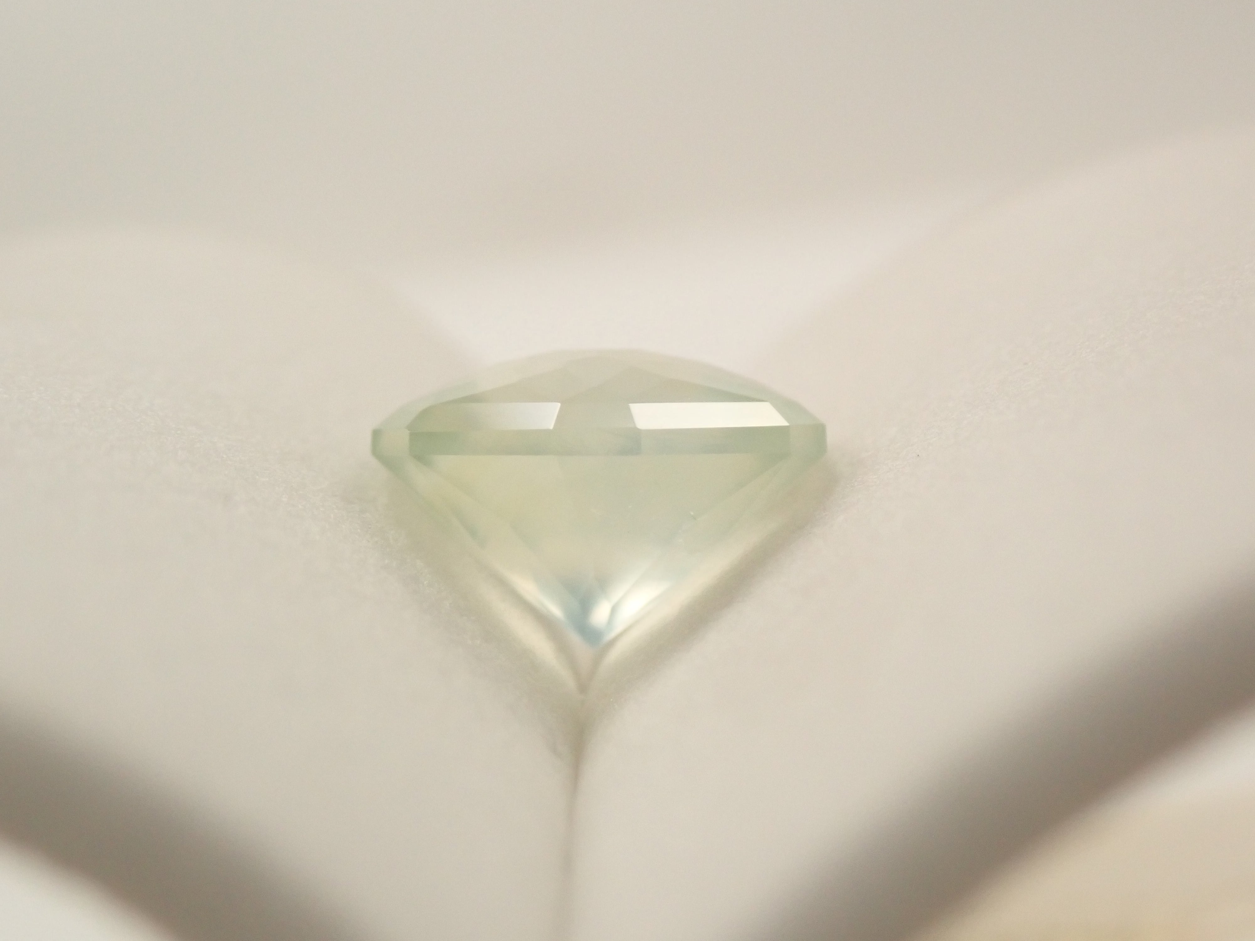 [12561261] Australian Prehnite 2.666ct Loose Stone