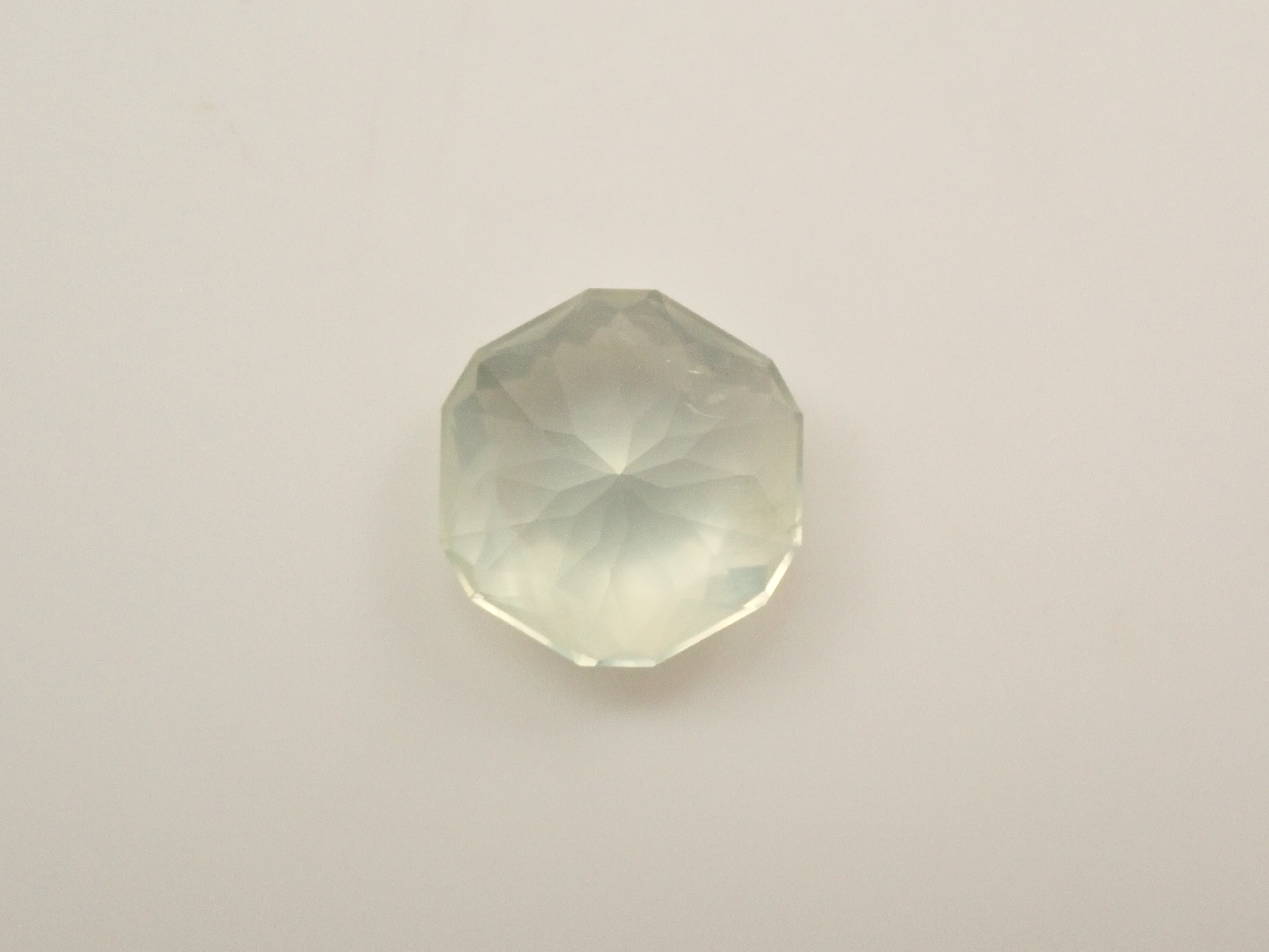 [12561261] Australian Prehnite 2.666ct Loose Stone
