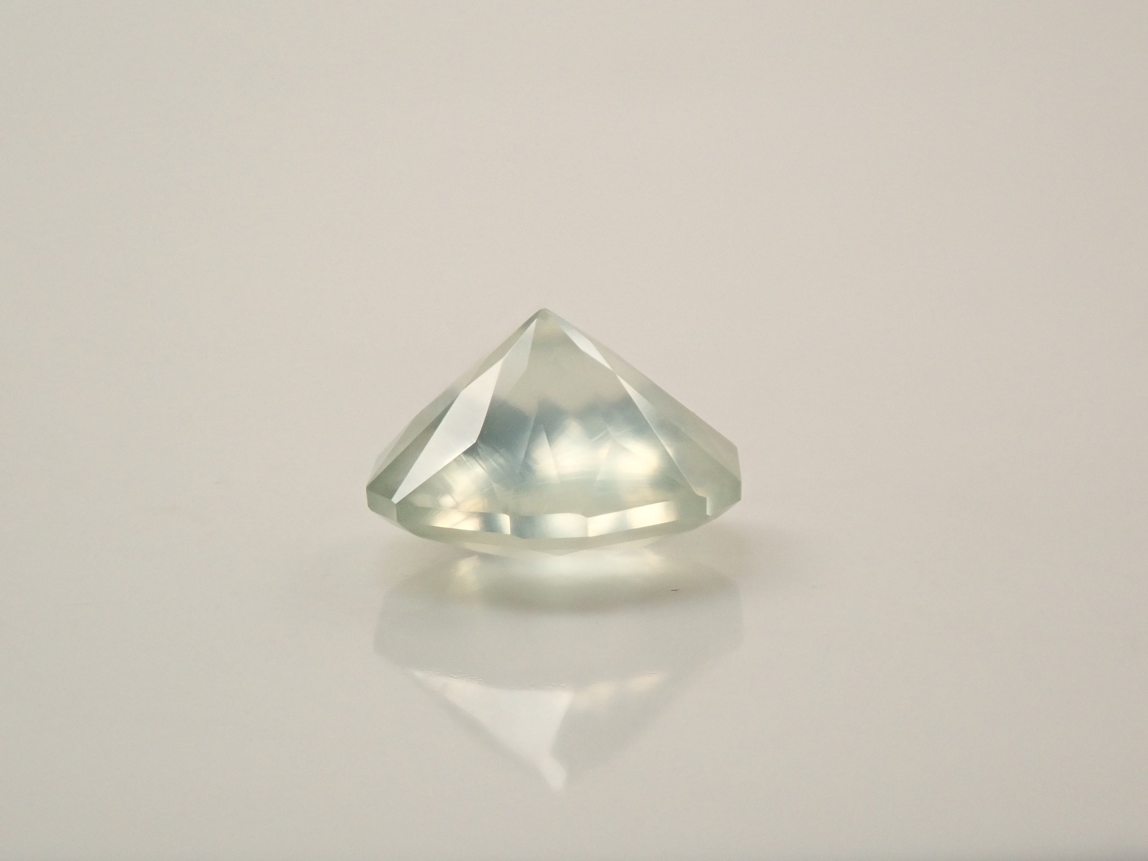 [12561261] Australian Prehnite 2.666ct Loose Stone