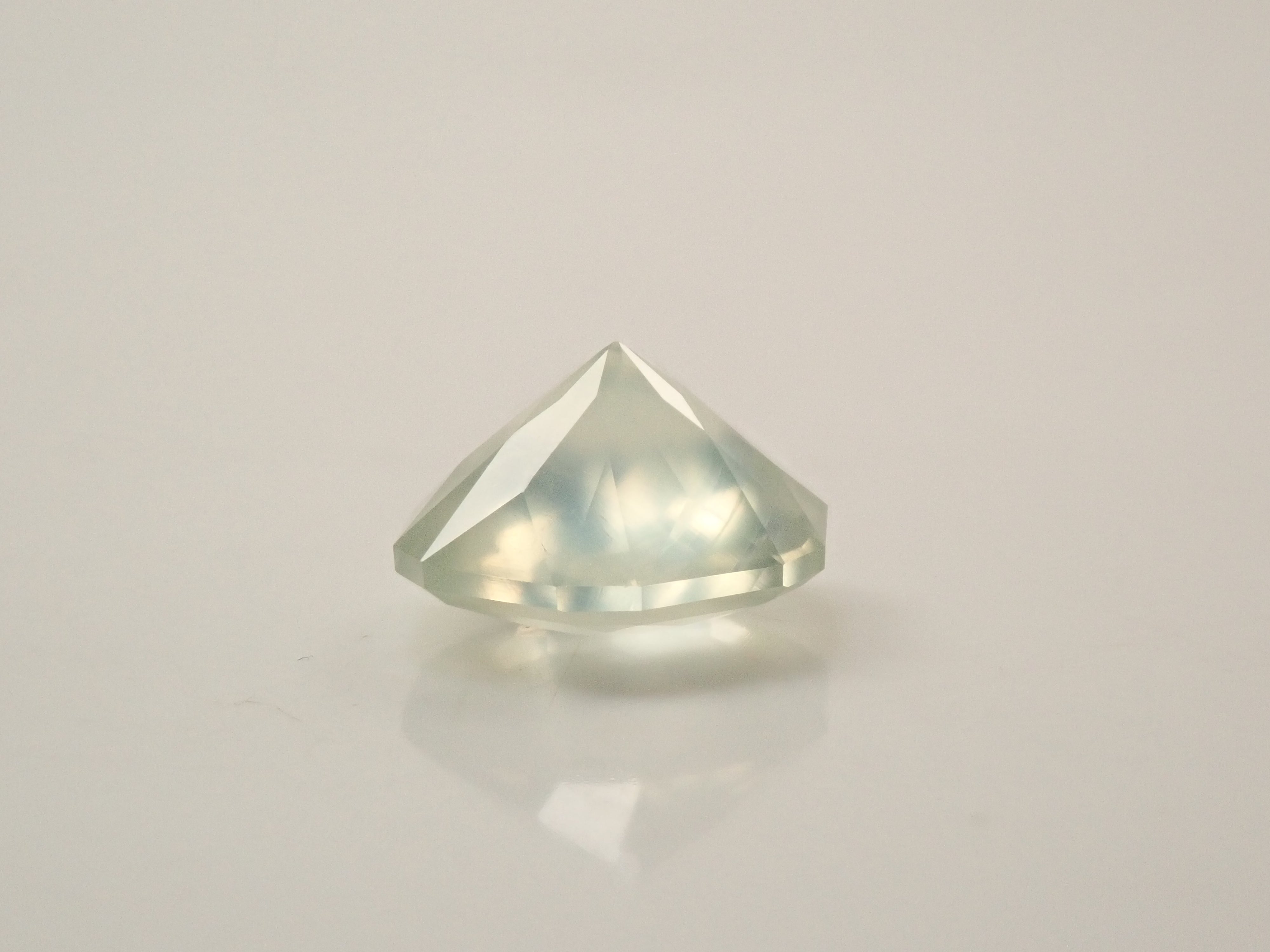 [12561261] Australian Prehnite 2.666ct Loose Stone