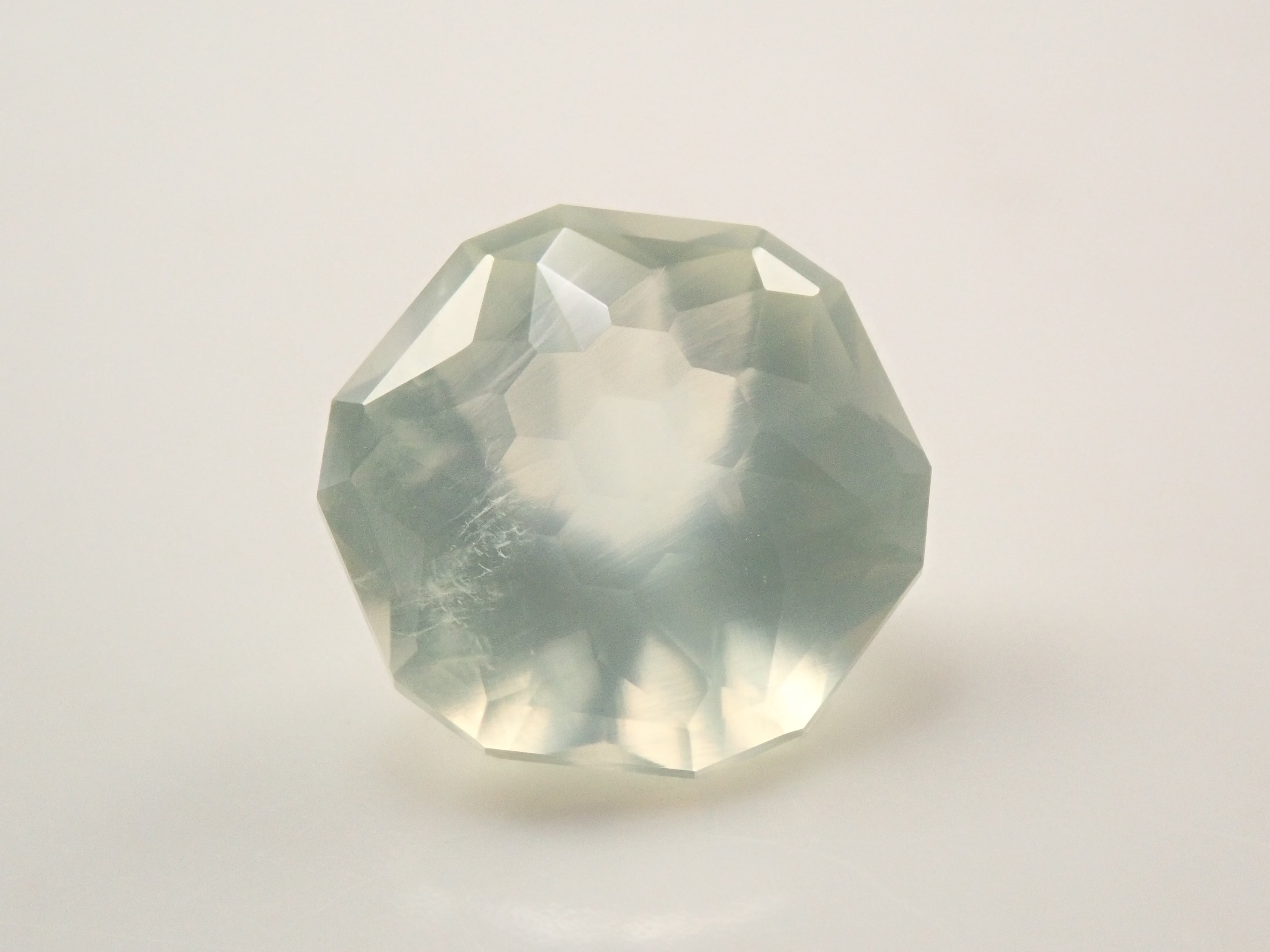 [12561261] Australian Prehnite 2.666ct Loose Stone