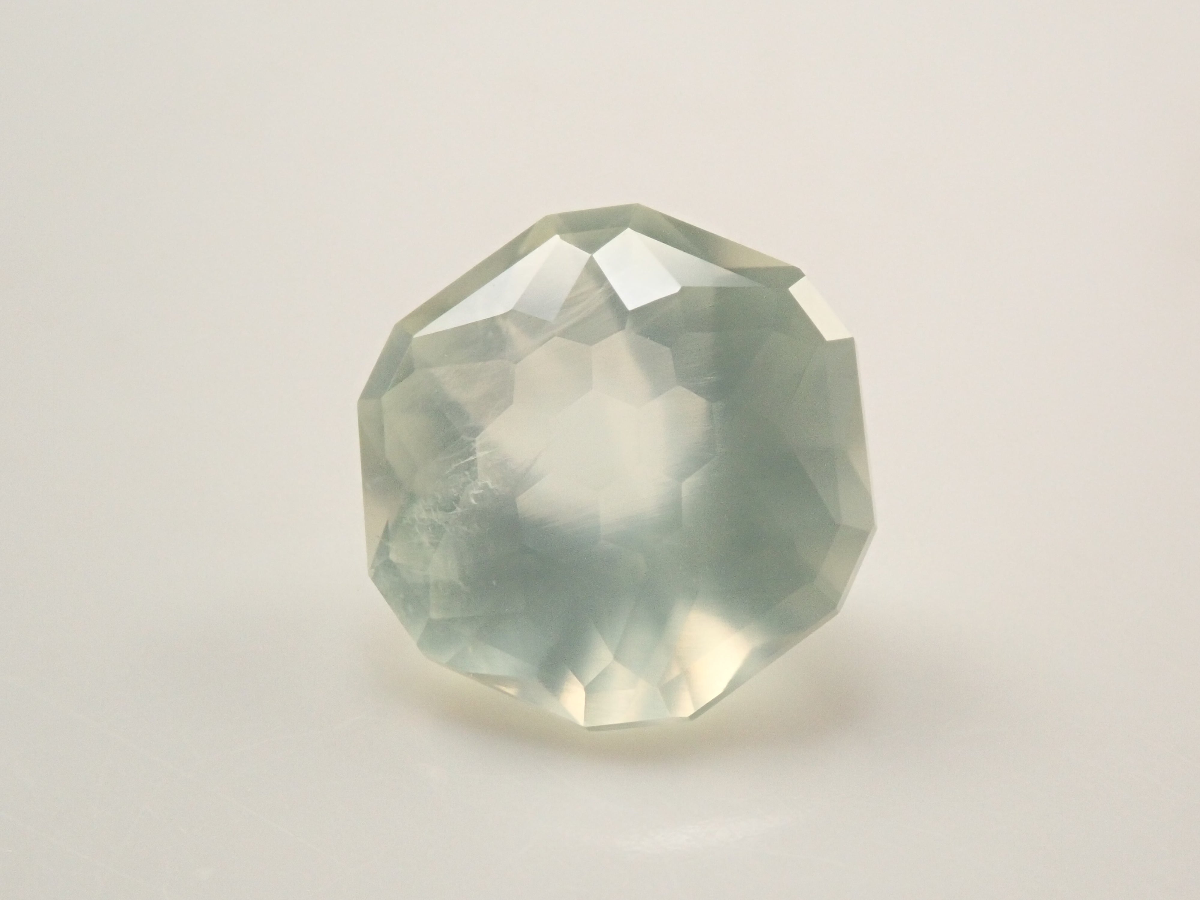 [12561261] Australian Prehnite 2.666ct Loose Stone