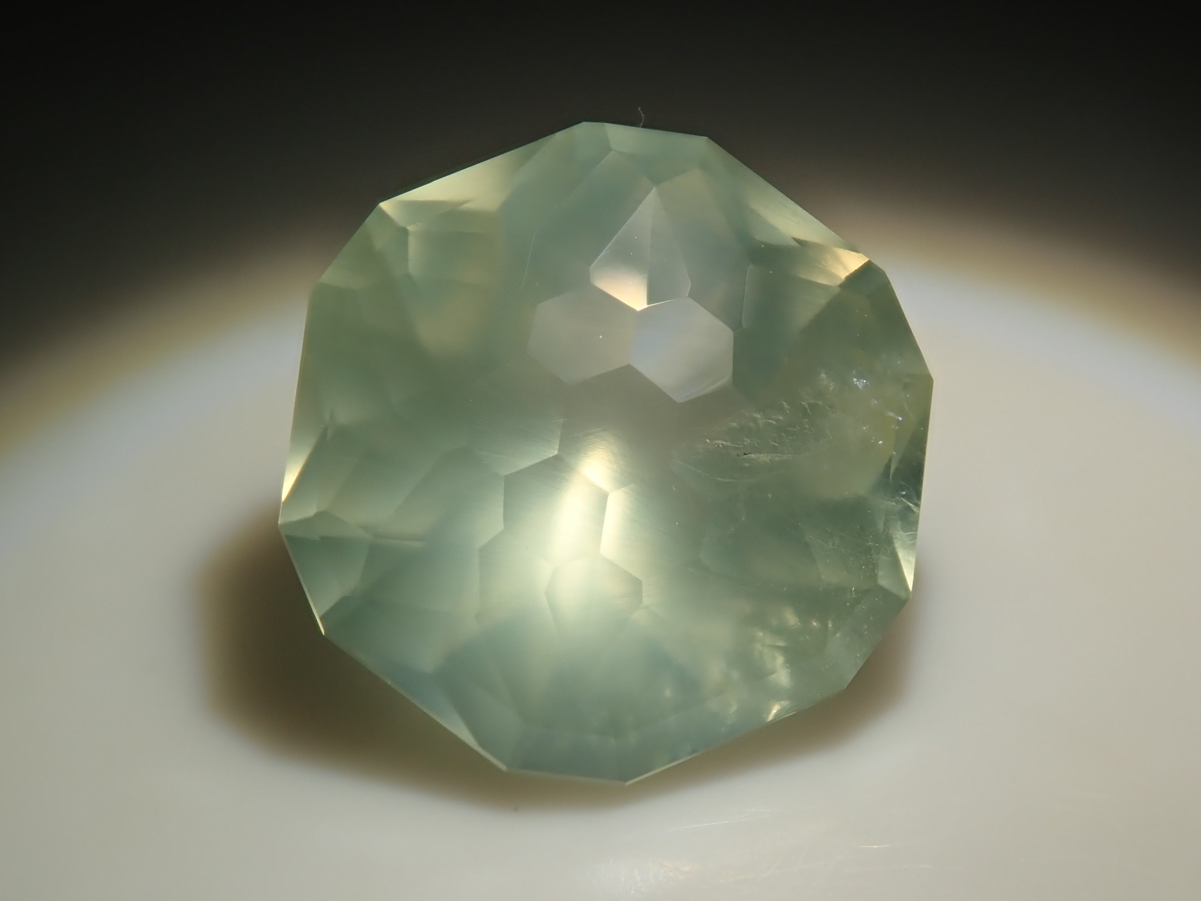 [12561261] Australian Prehnite 2.666ct Loose Stone