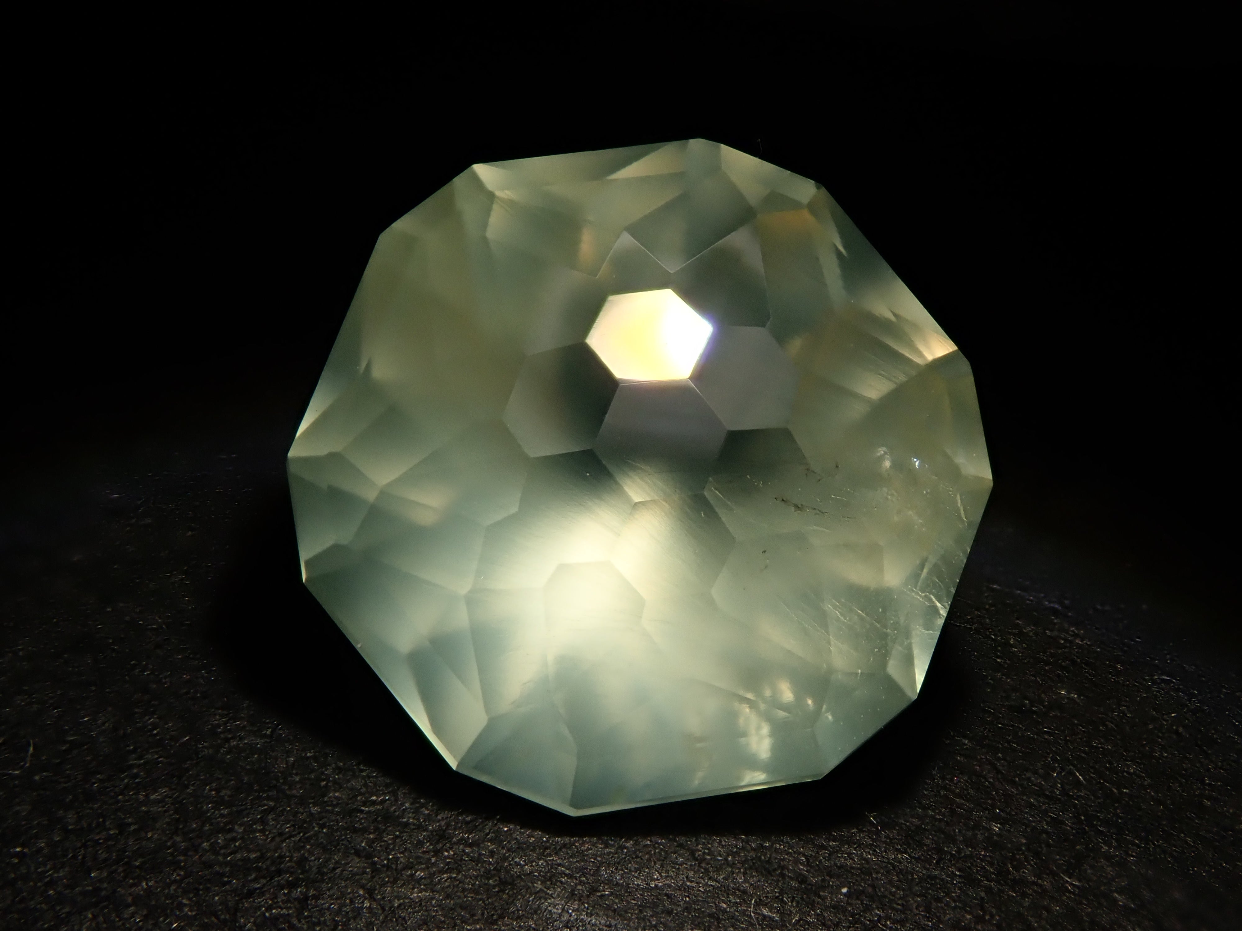 [12561261] Australian Prehnite 2.666ct Loose Stone