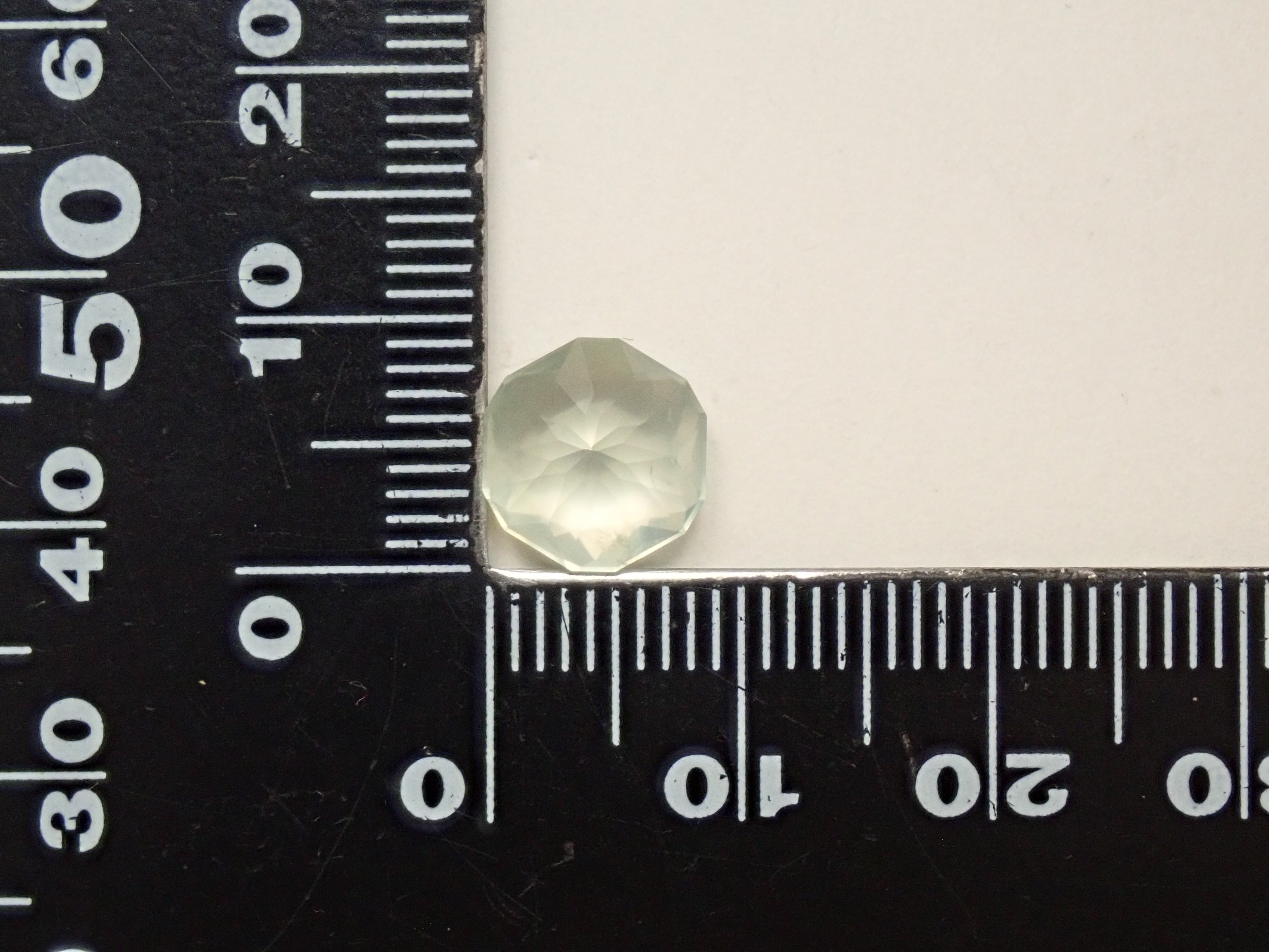 [12561261] Australian Prehnite 2.666ct Loose Stone