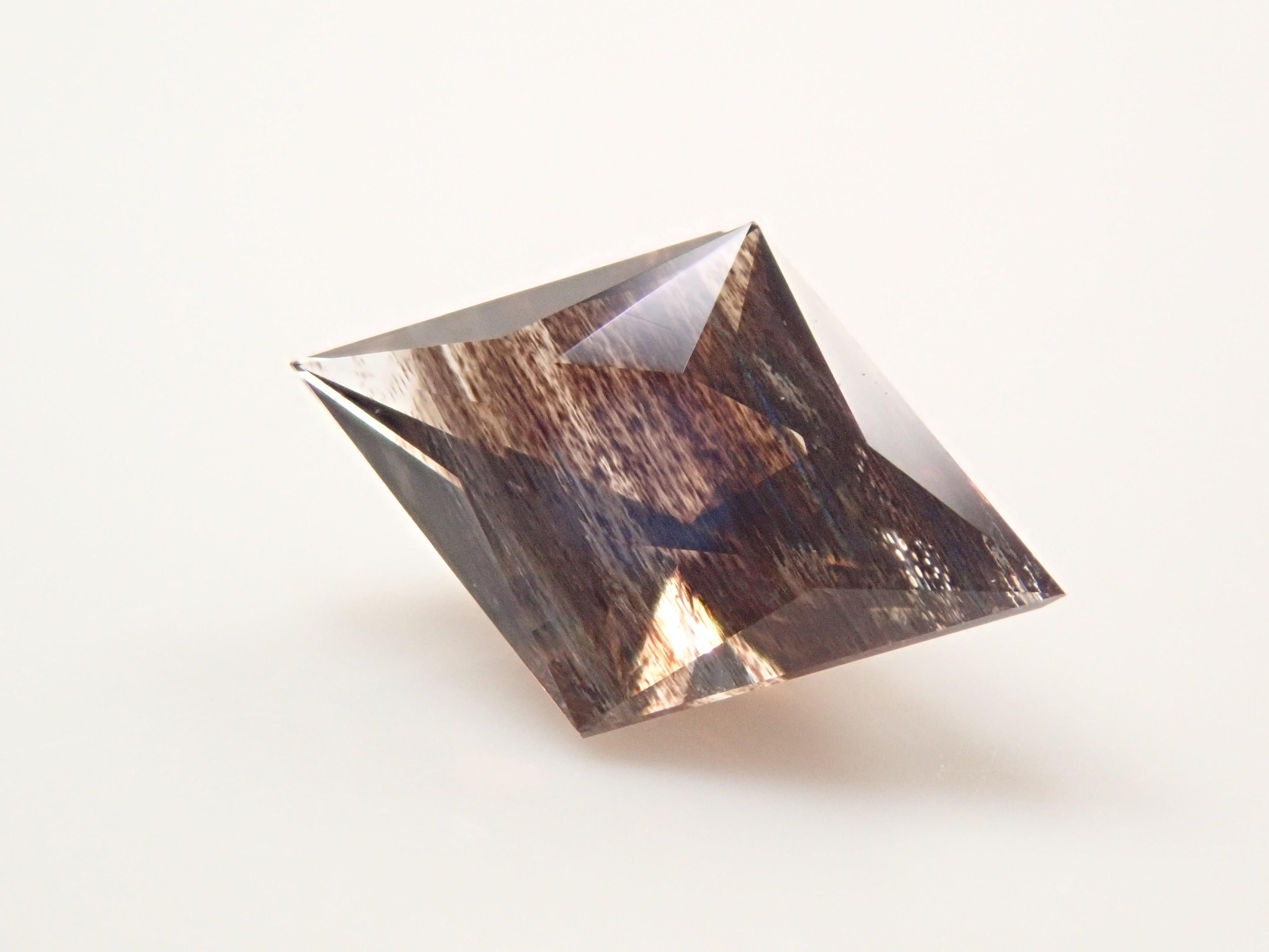 [12561281] Brazilian Rainbow Scapolite 0.435ct Loose Stone