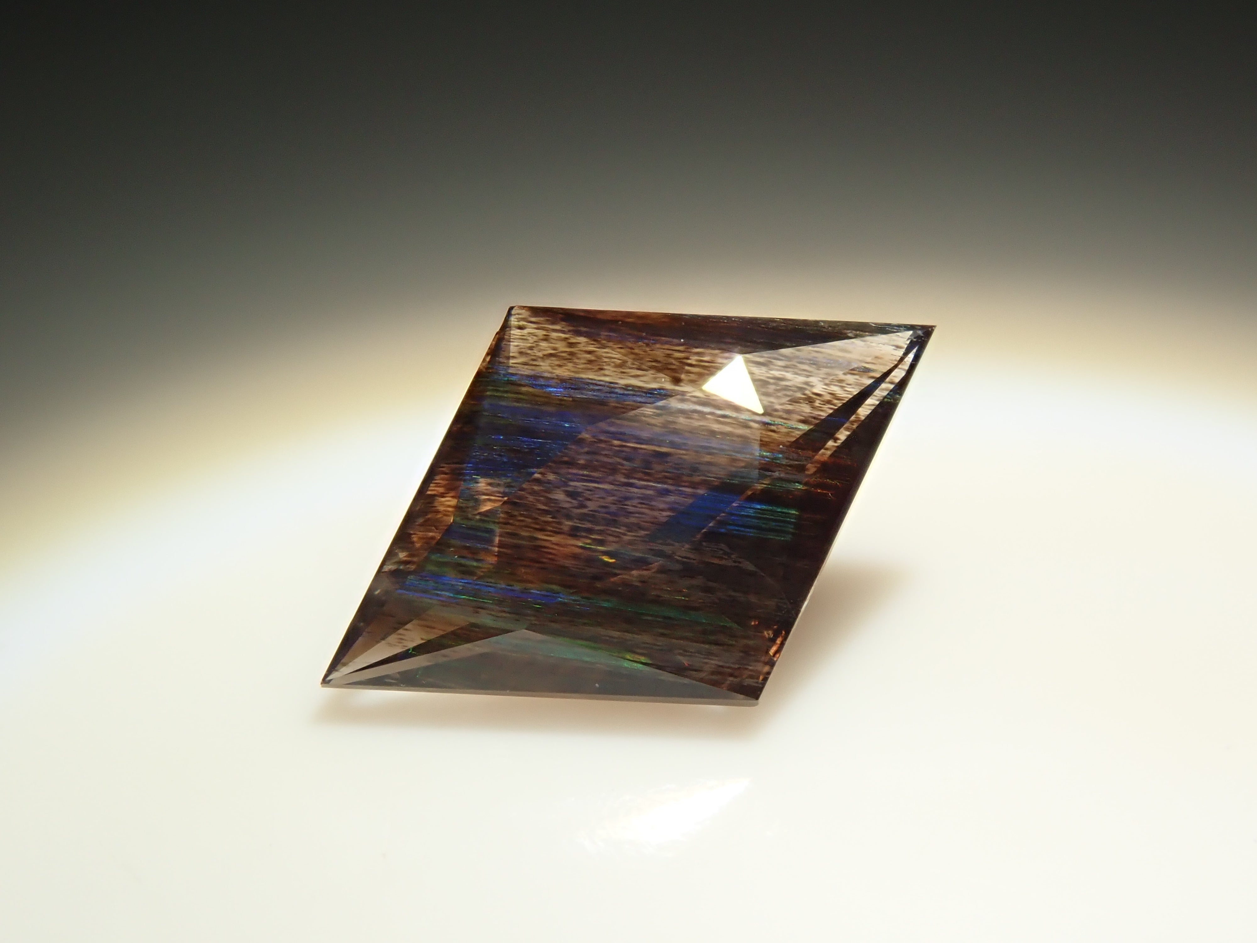 [12561281] Brazilian Rainbow Scapolite 0.435ct Loose Stone