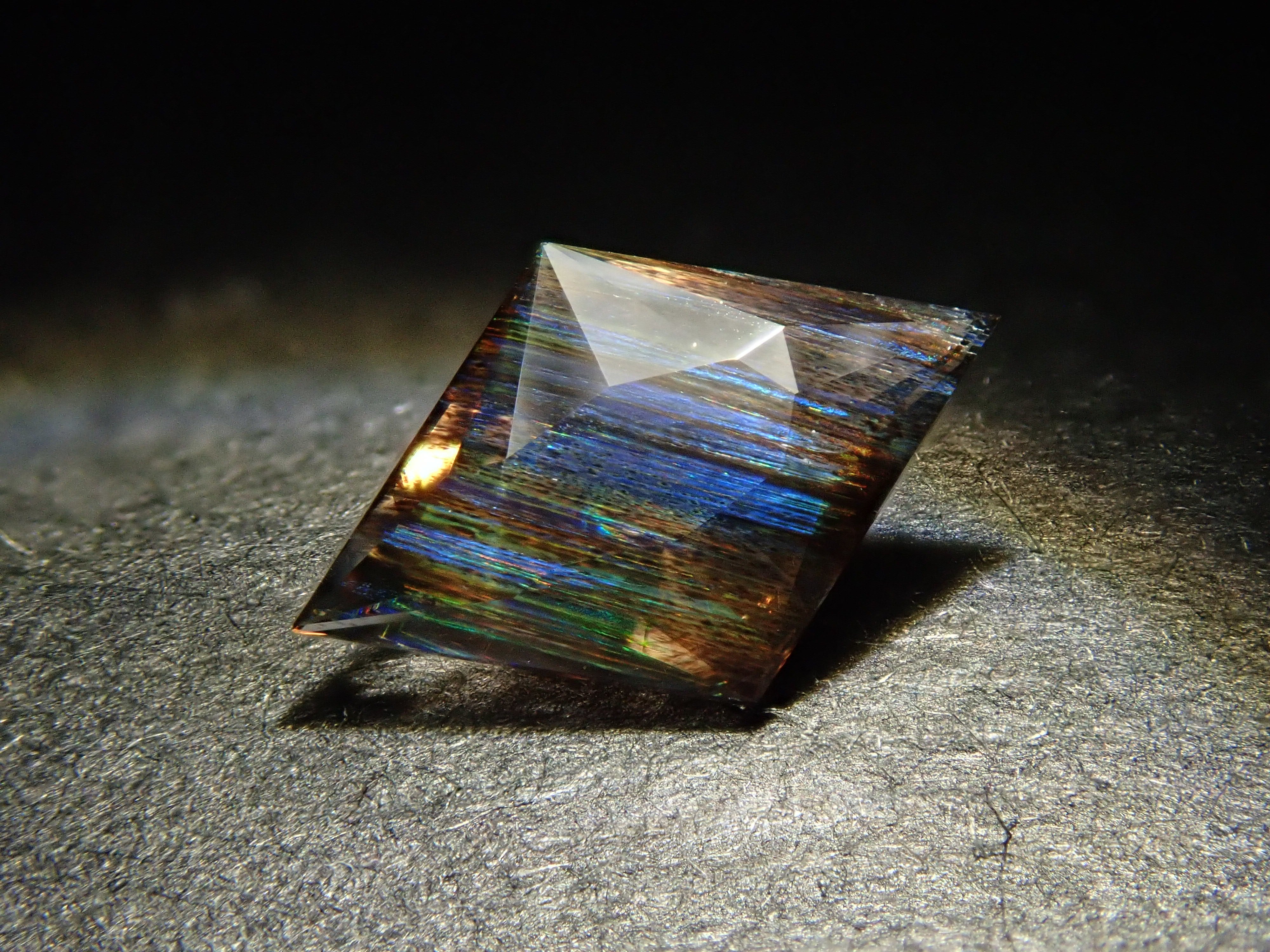 [12561281] Brazilian Rainbow Scapolite 0.435ct Loose Stone