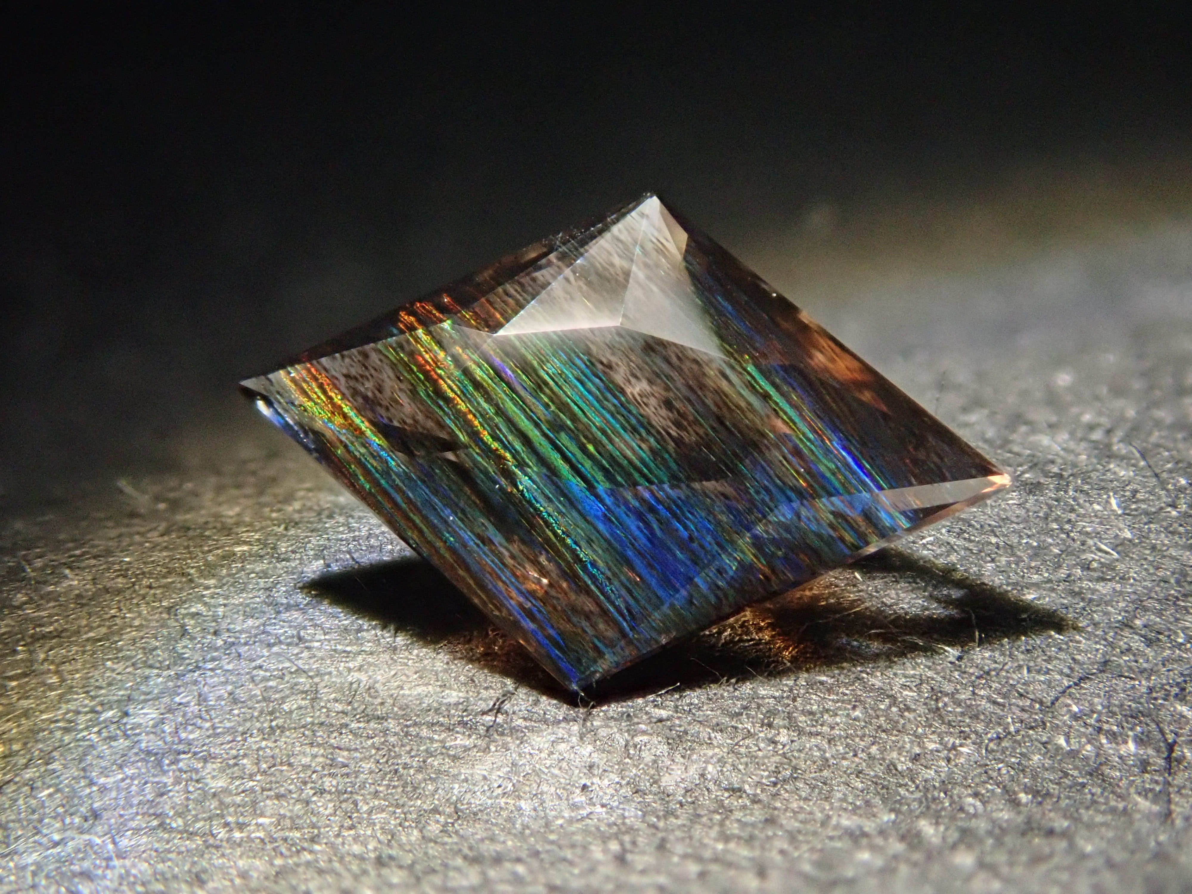 [12561281] Brazilian Rainbow Scapolite 0.435ct Loose Stone