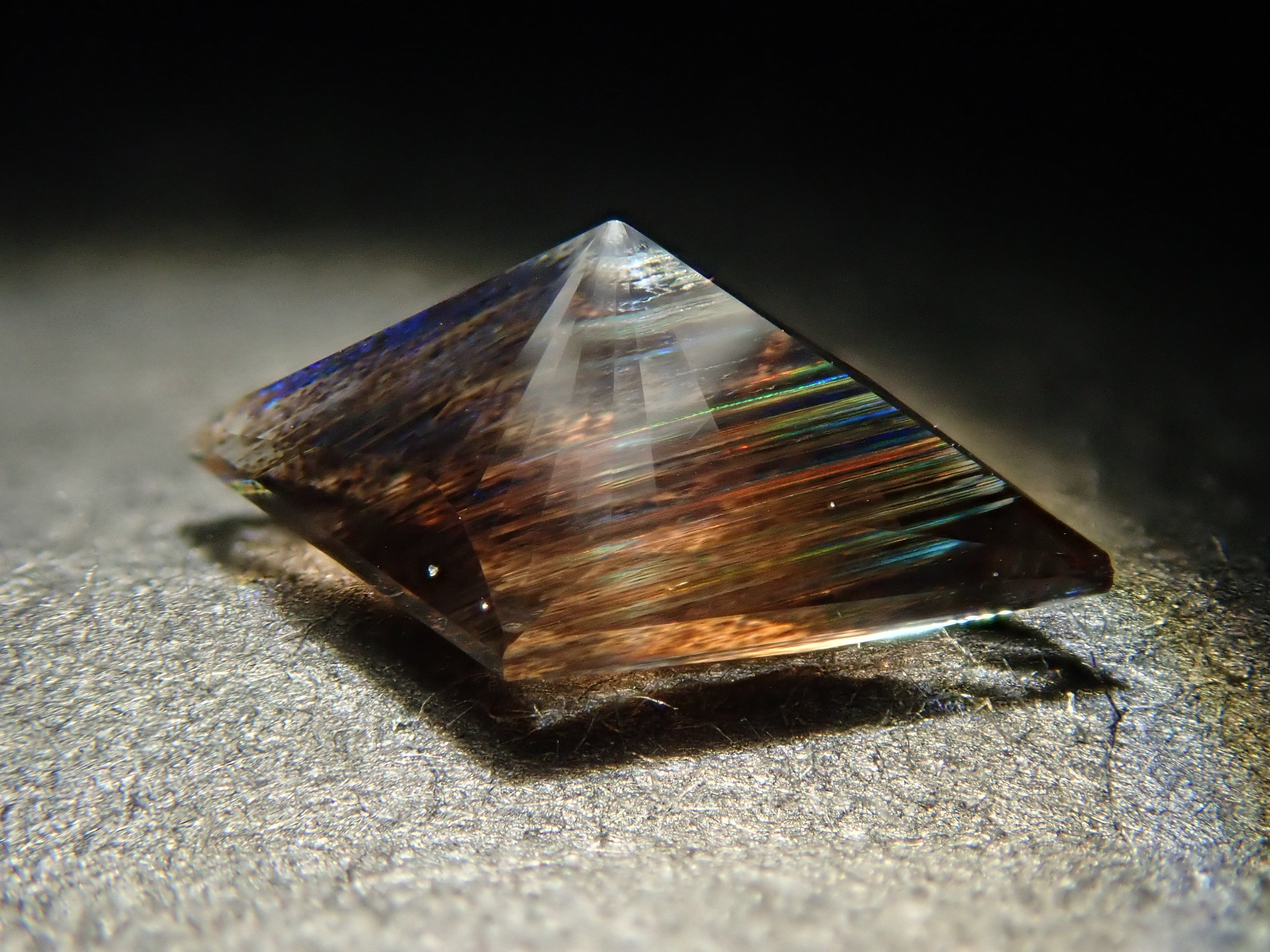 [12561281] Brazilian Rainbow Scapolite 0.435ct Loose Stone