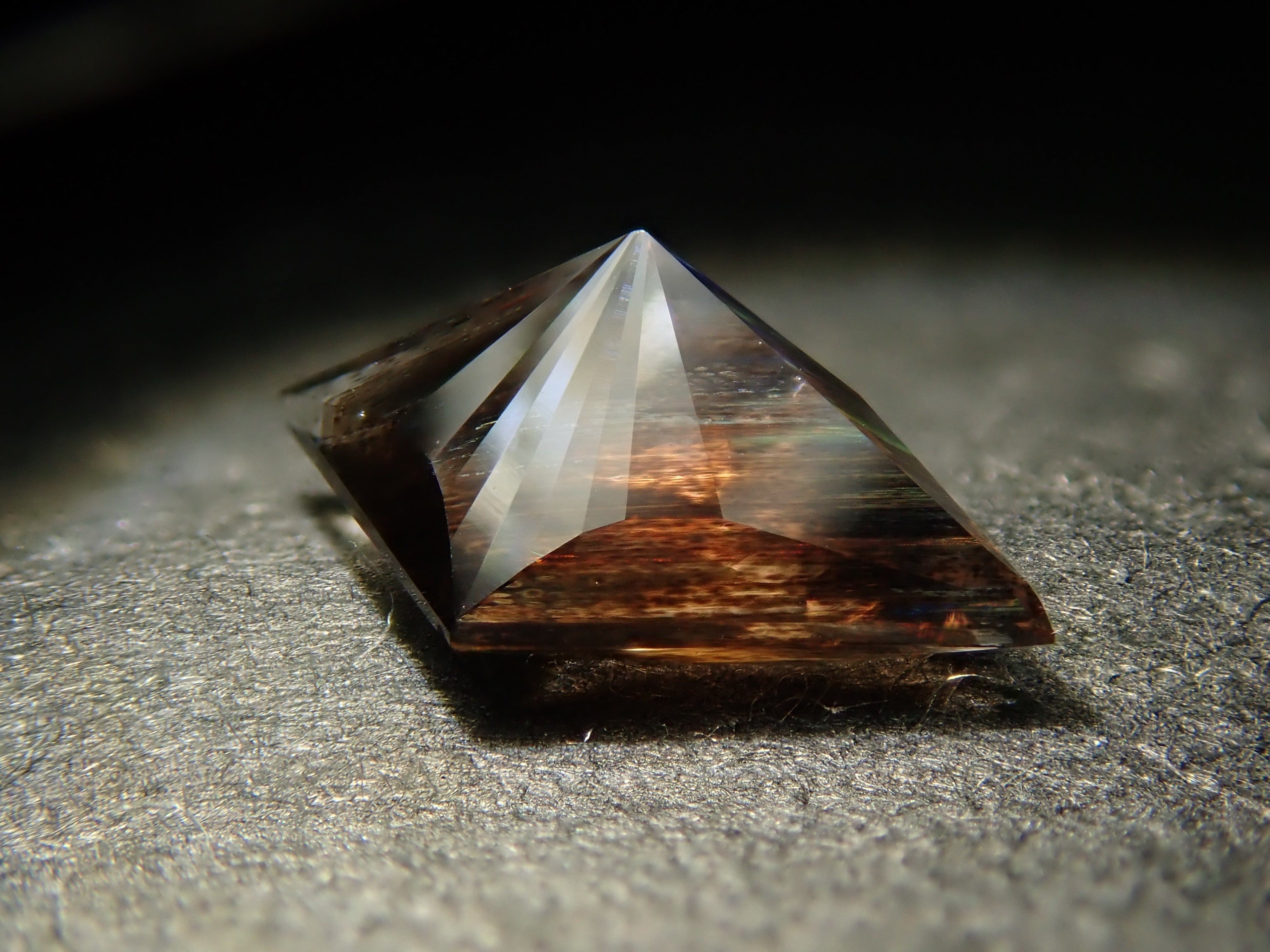 [12561281] Brazilian Rainbow Scapolite 0.435ct Loose Stone