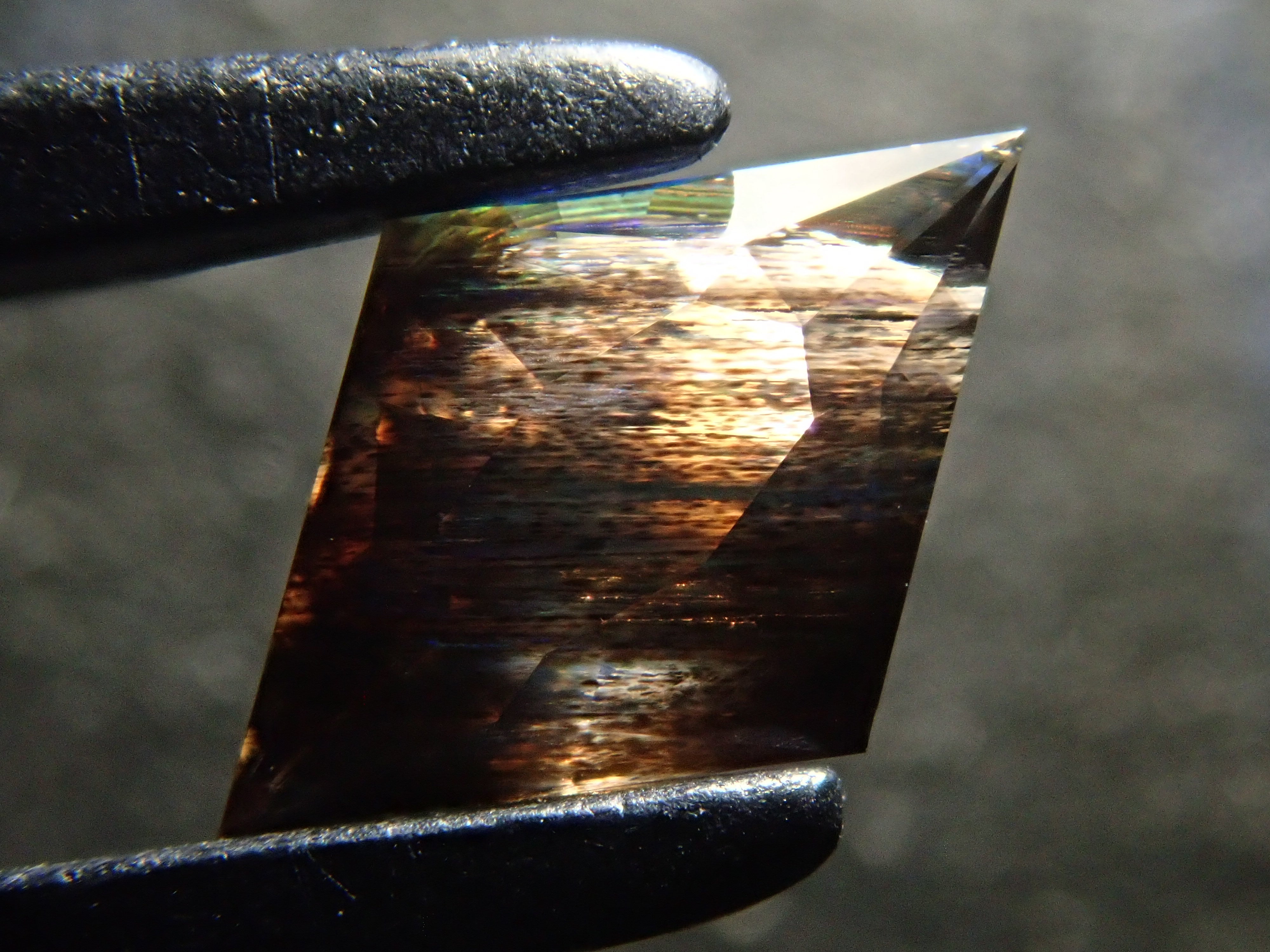 [12561281] Brazilian Rainbow Scapolite 0.435ct Loose Stone