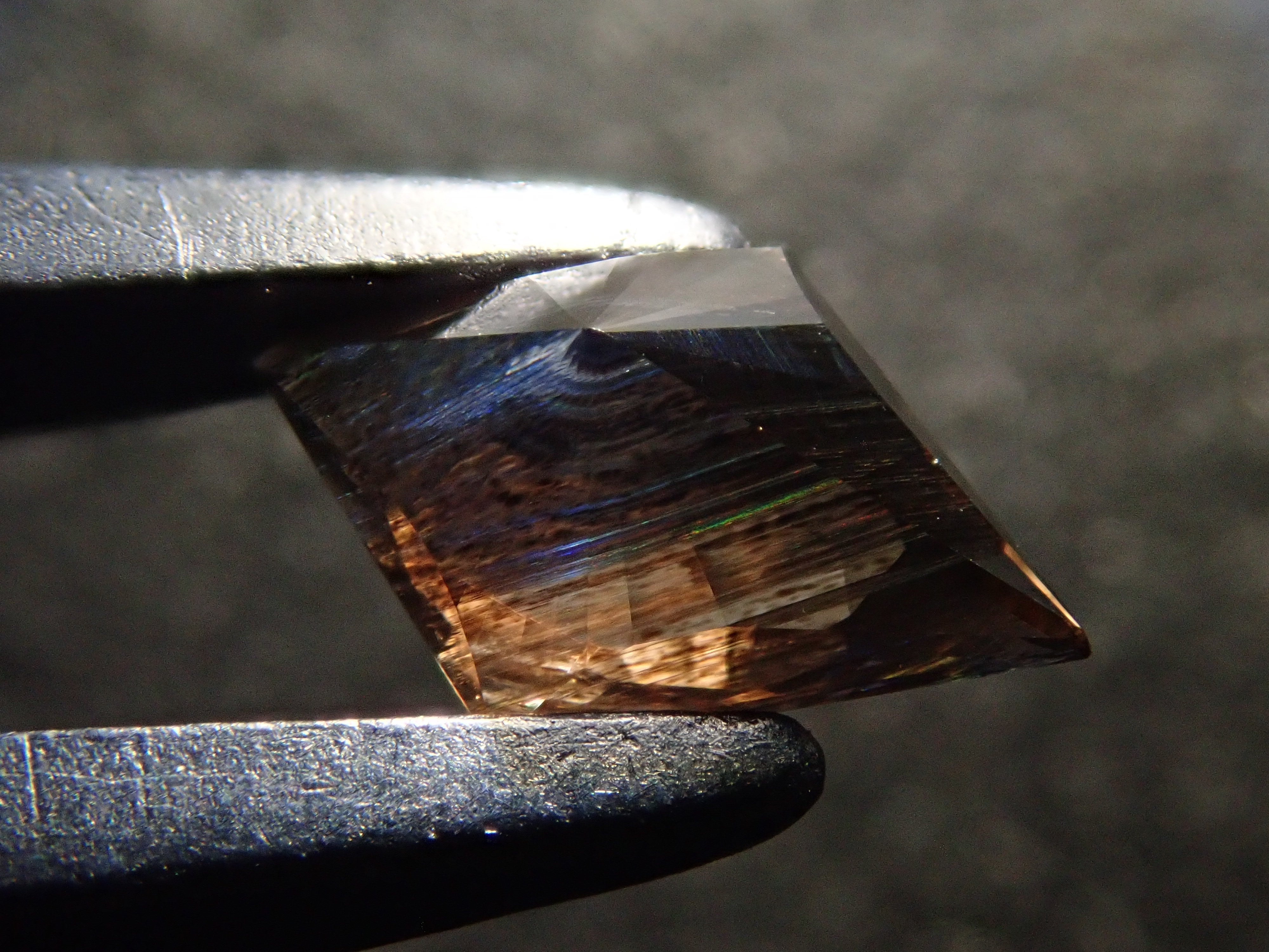 [12561281] Brazilian Rainbow Scapolite 0.435ct Loose Stone