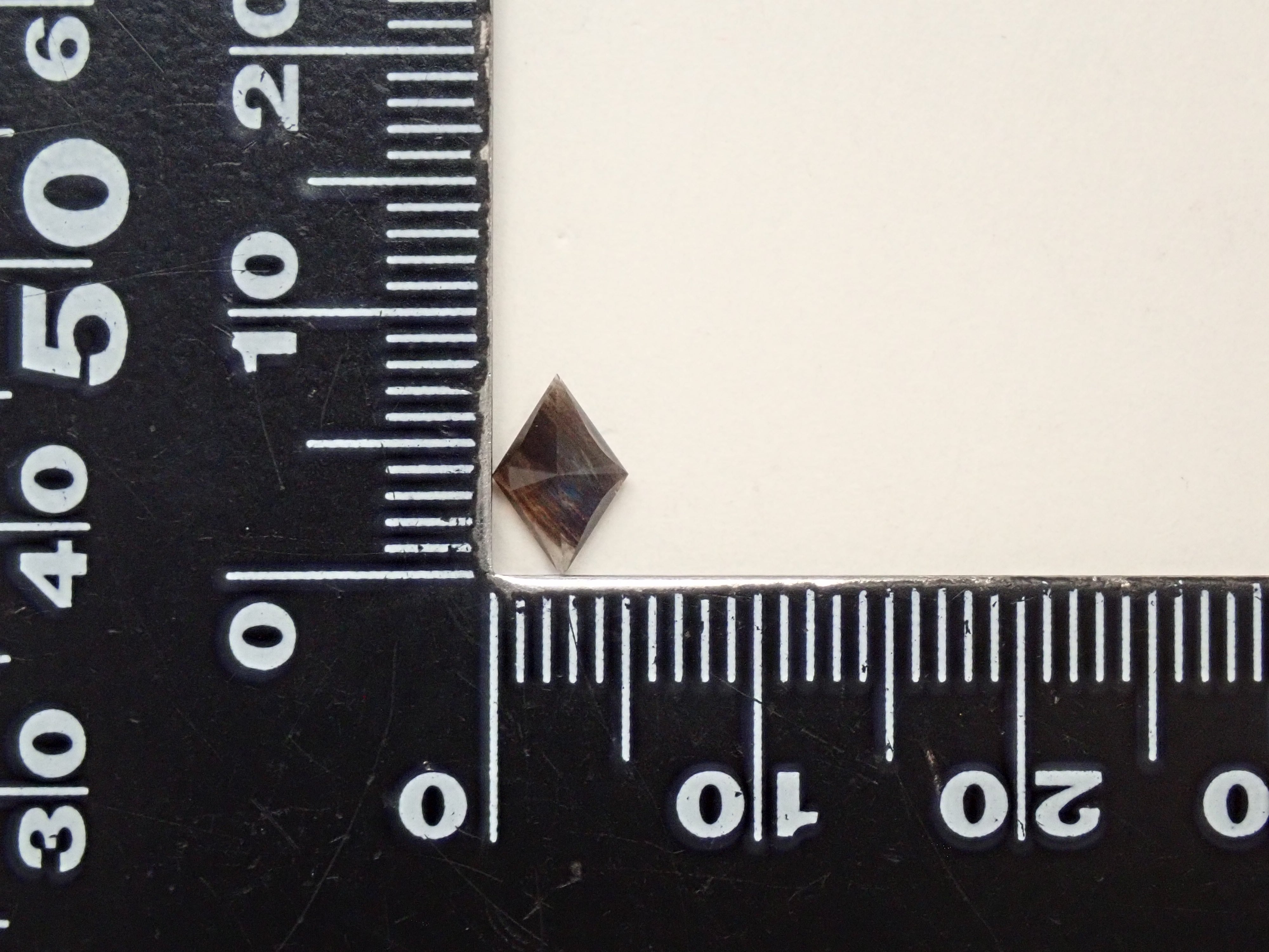 [12561281] Brazilian Rainbow Scapolite 0.435ct Loose Stone