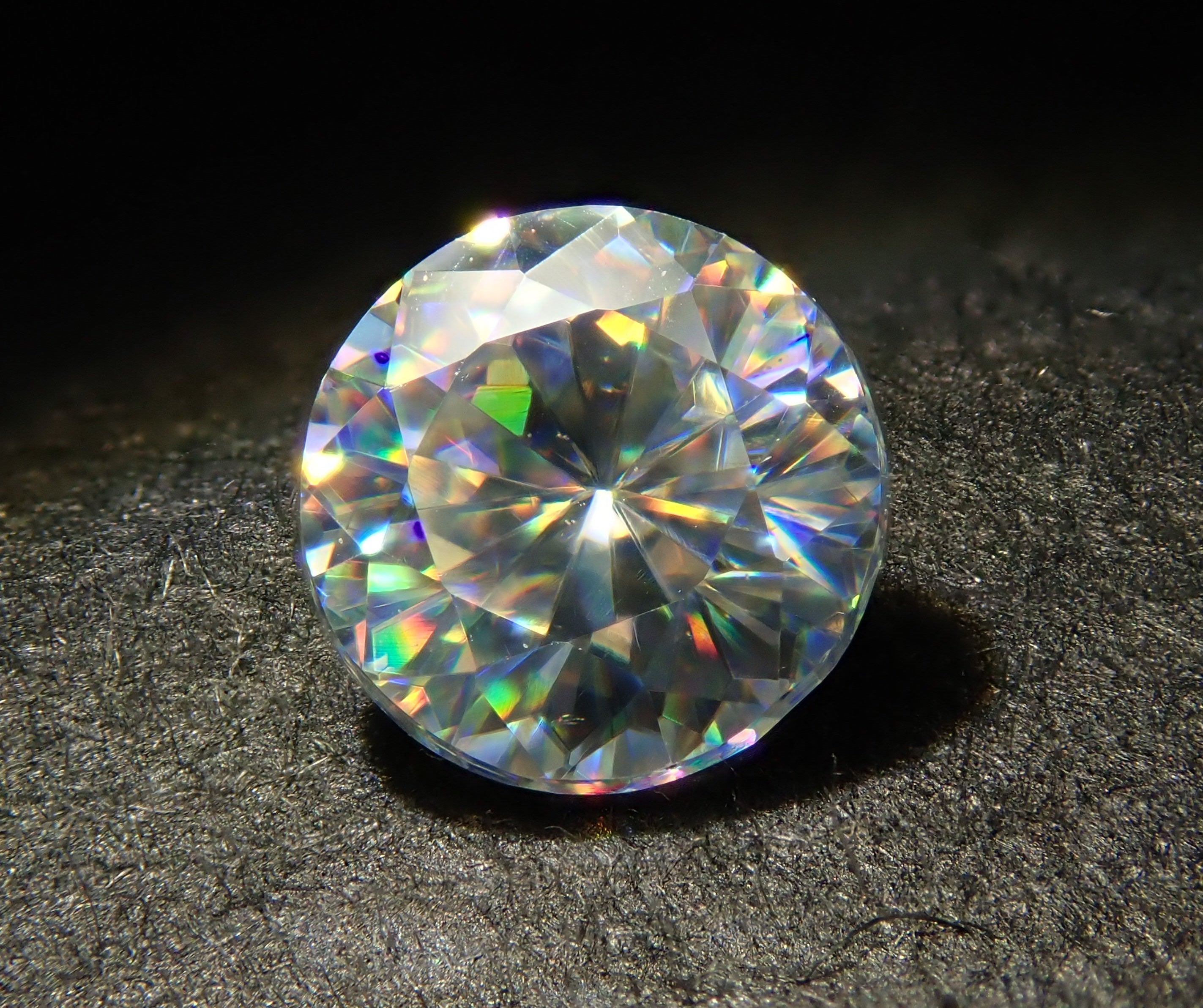 Synthetic rutile 3.9mm/0.329ct loose stone