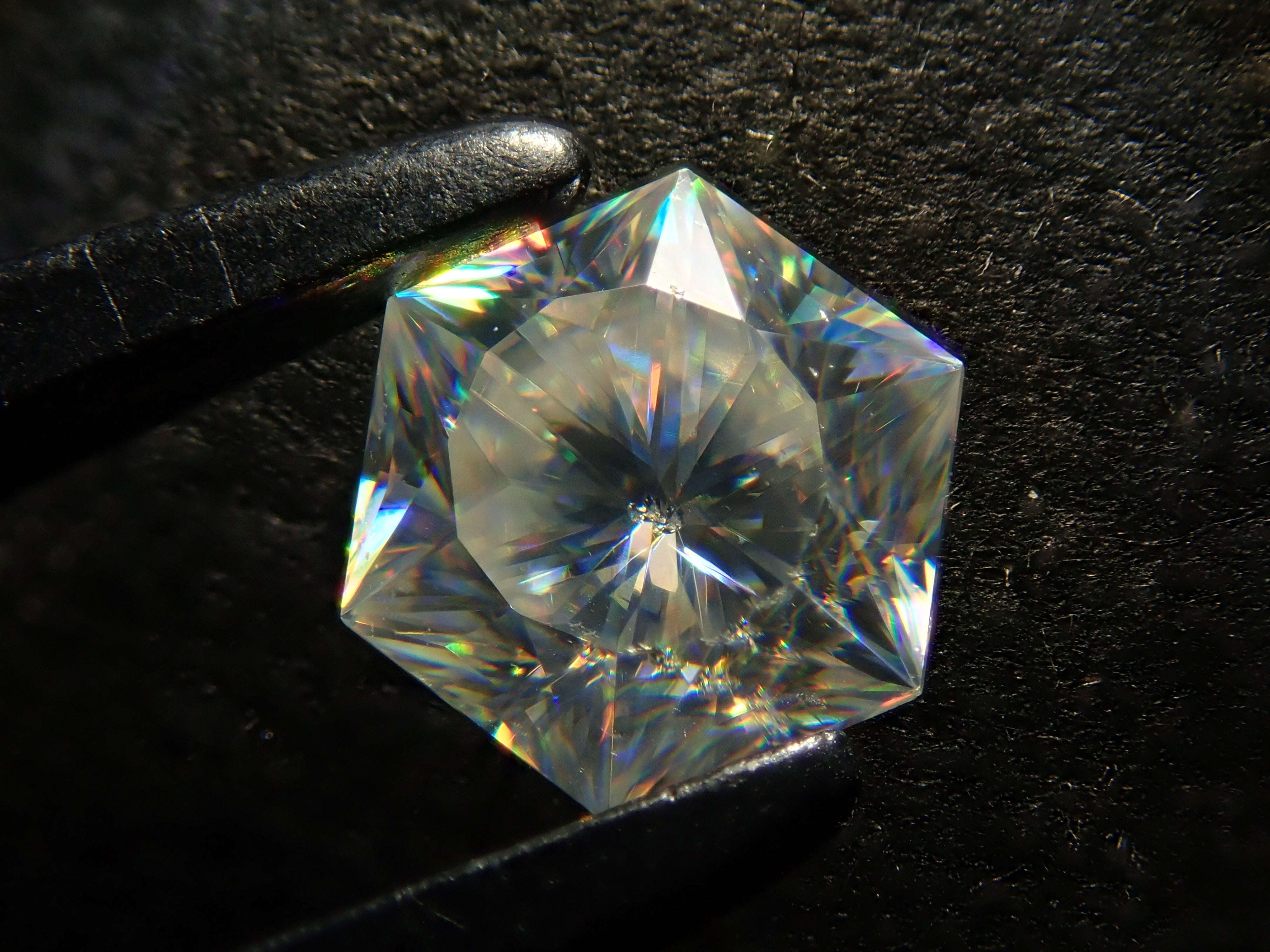 【4/17 22點開賣】合成金紅石 0.768ct裸石