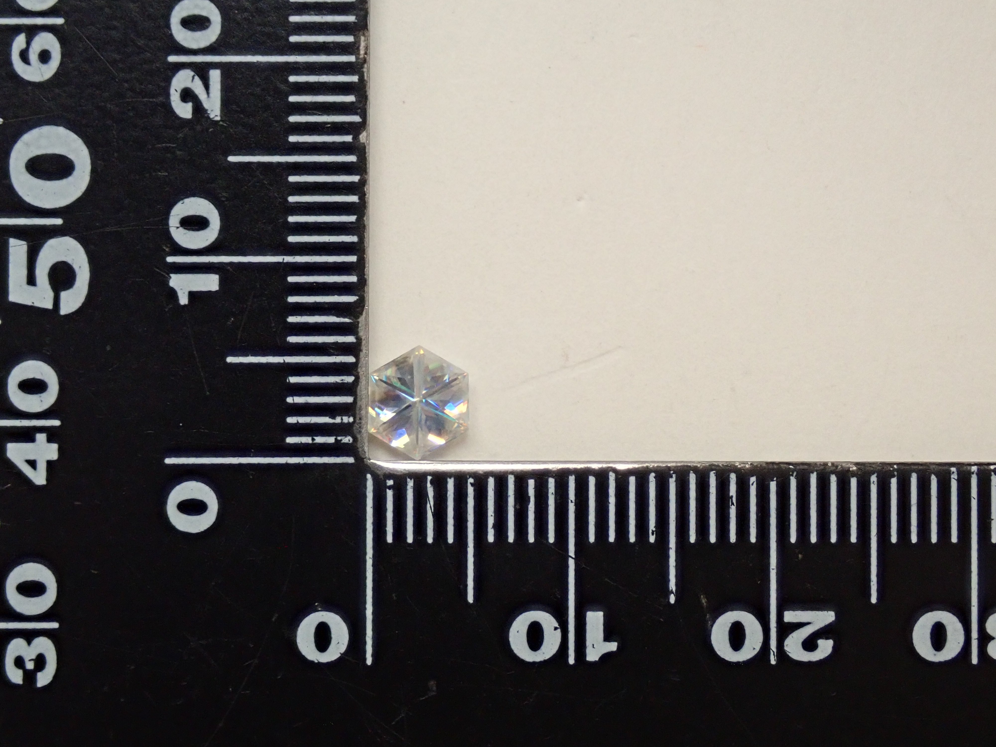 【4/17 22點開賣】合成金紅石 0.768ct裸石