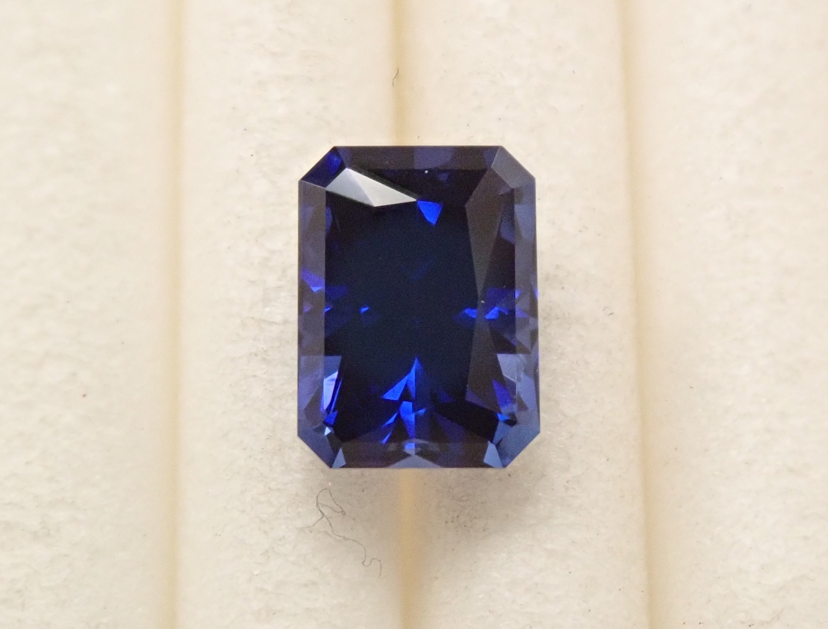 [On Sale at 10 PM on 2/22] Synthetic Blue Sapphire 0.886ct Loose Stone (Synthetic Sapphire)