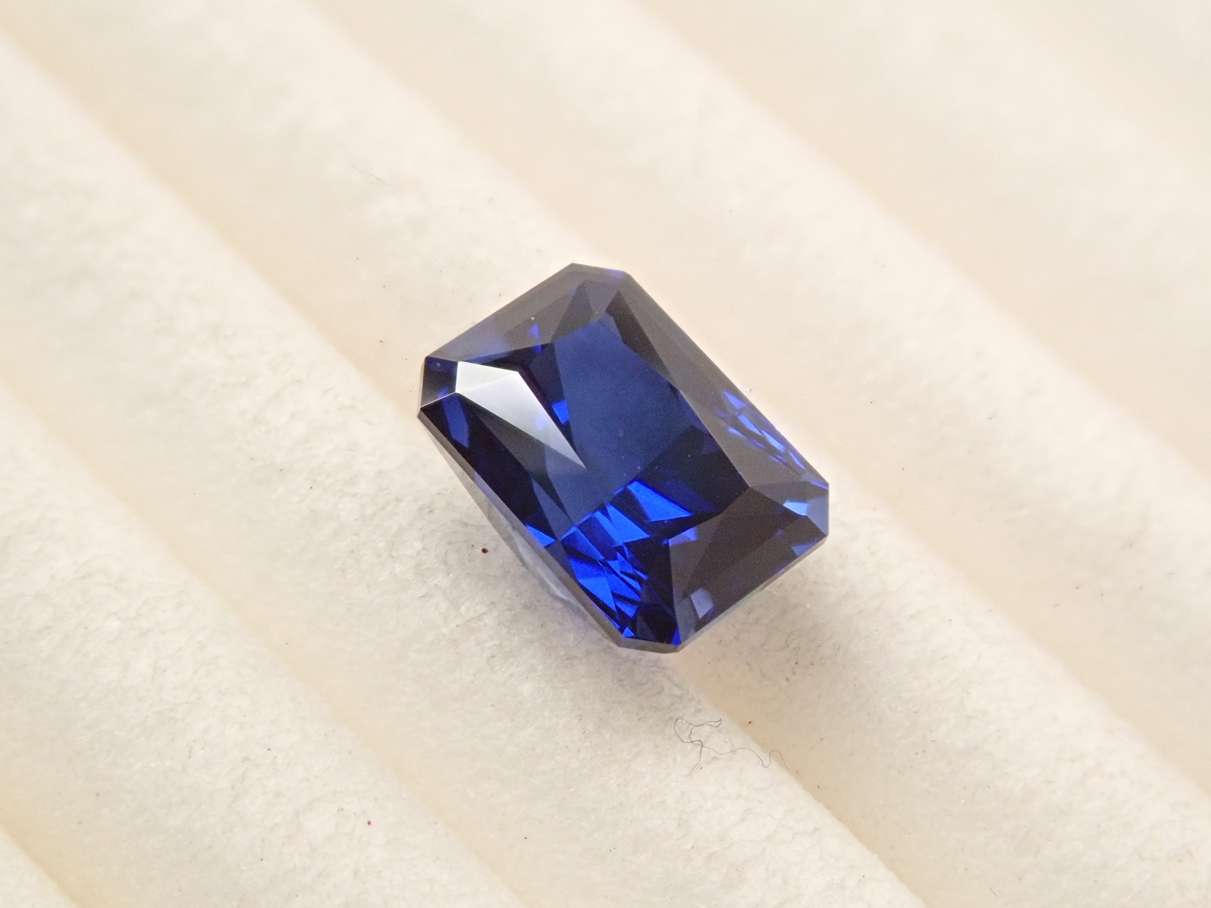 【12561321掲載】合成サファイア 0.886ctルース