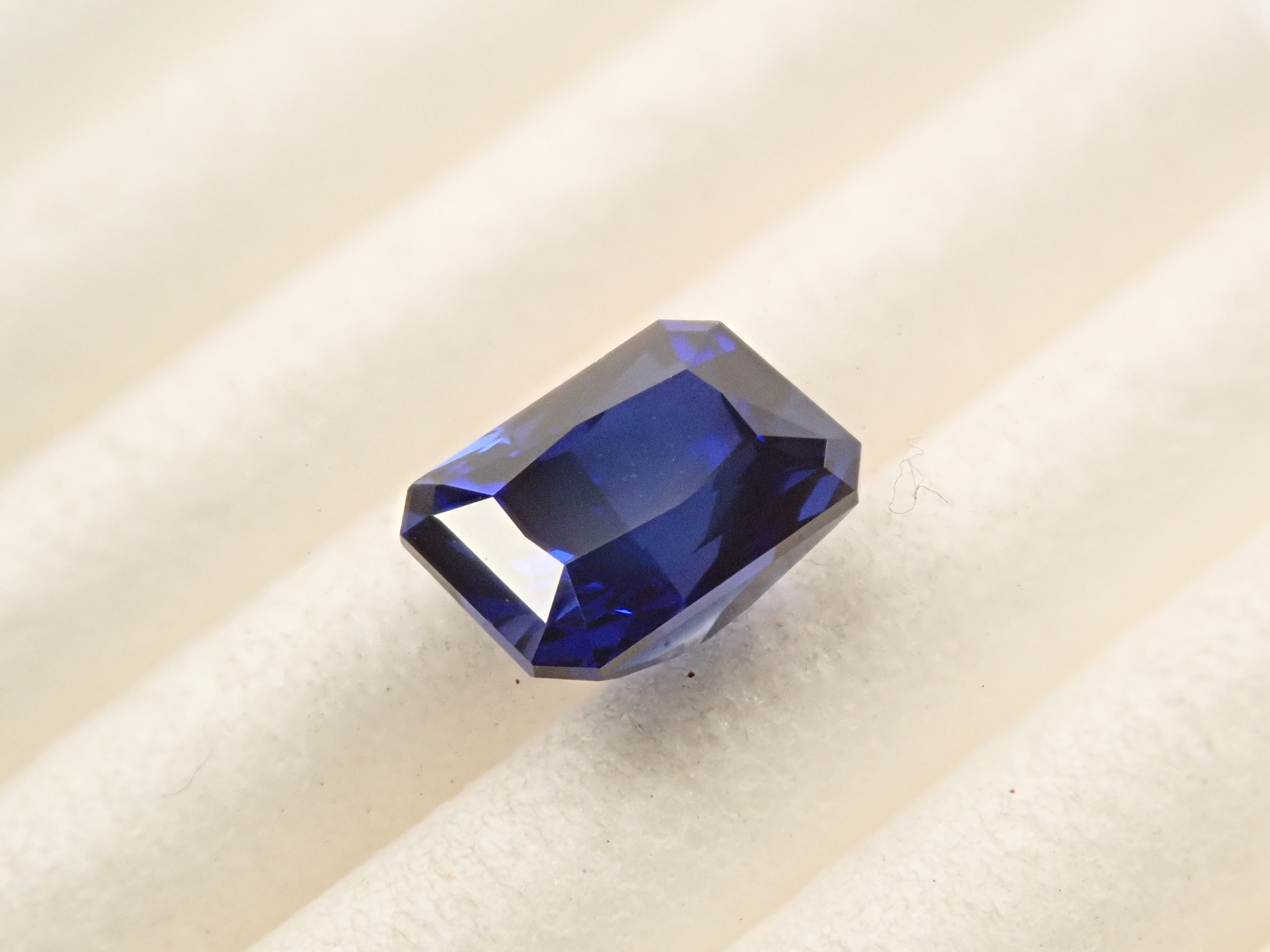 【12561321掲載】合成サファイア 0.886ctルース
