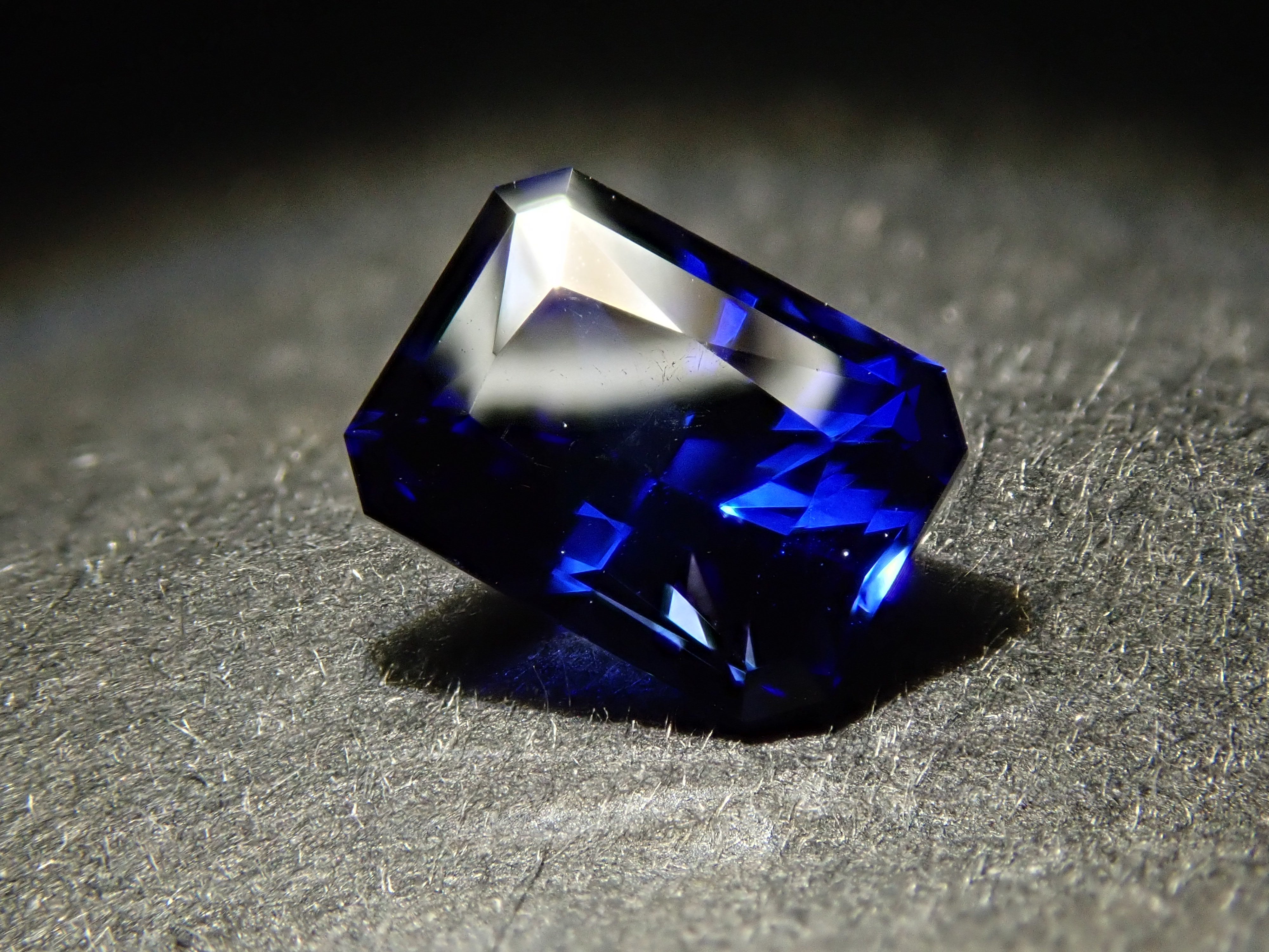 [On Sale at 10 PM on 2/22] Synthetic Blue Sapphire 0.886ct Loose Stone (Synthetic Sapphire)