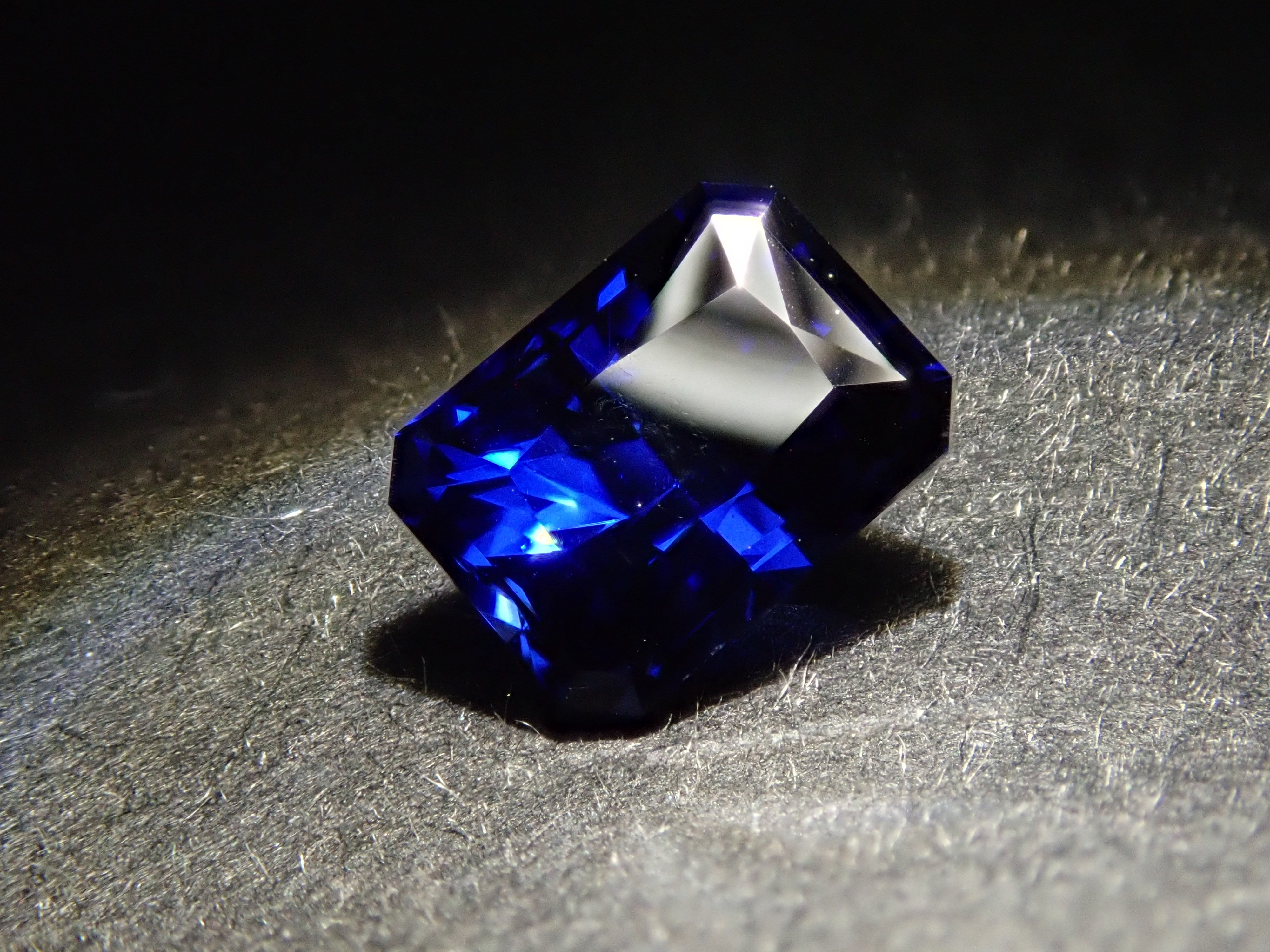 [On Sale at 10 PM on 2/22] Synthetic Blue Sapphire 0.886ct Loose Stone (Synthetic Sapphire)