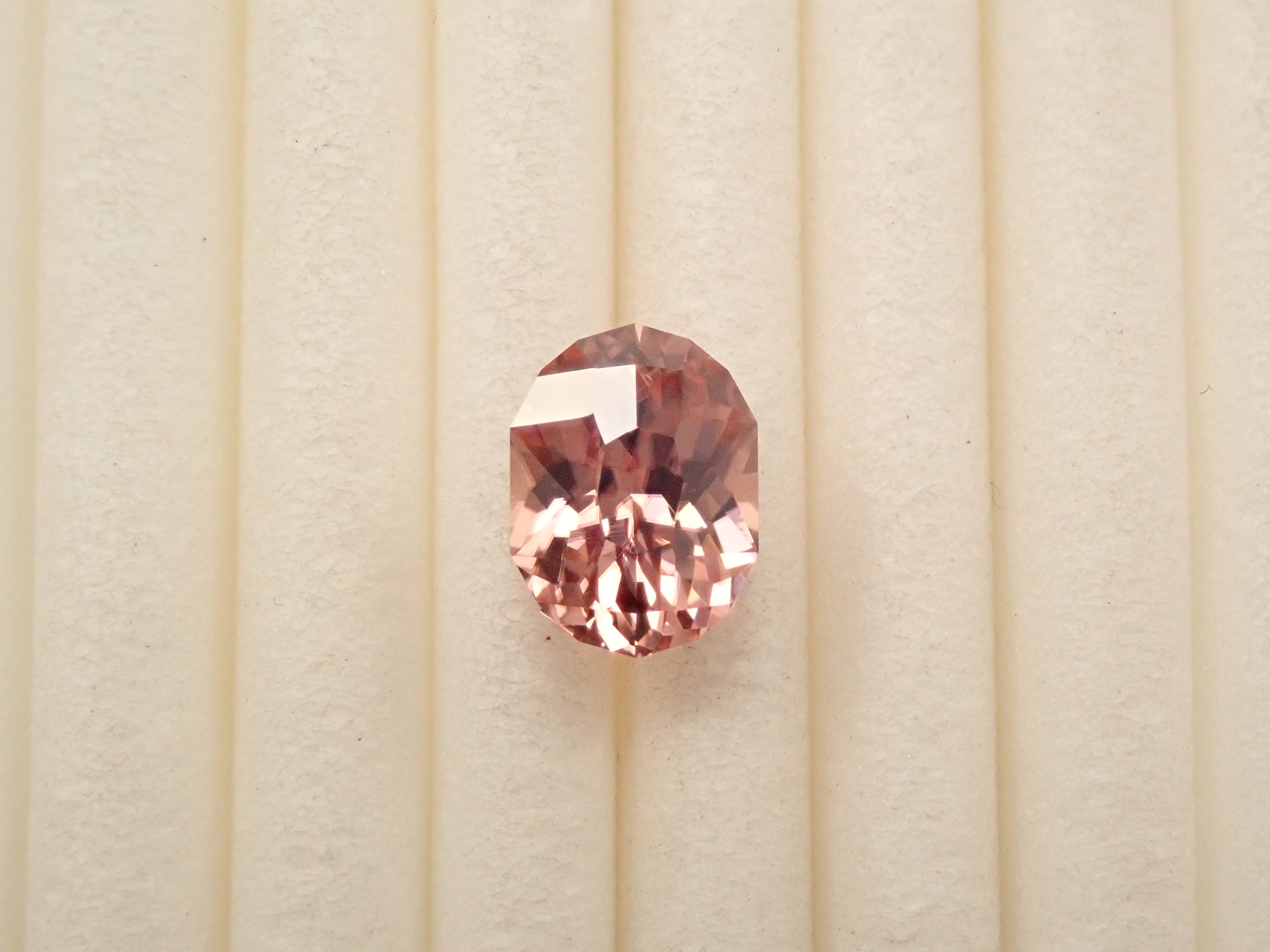 【12561526掲載】タンザニア産ピンクジルコン 1.736ctルース