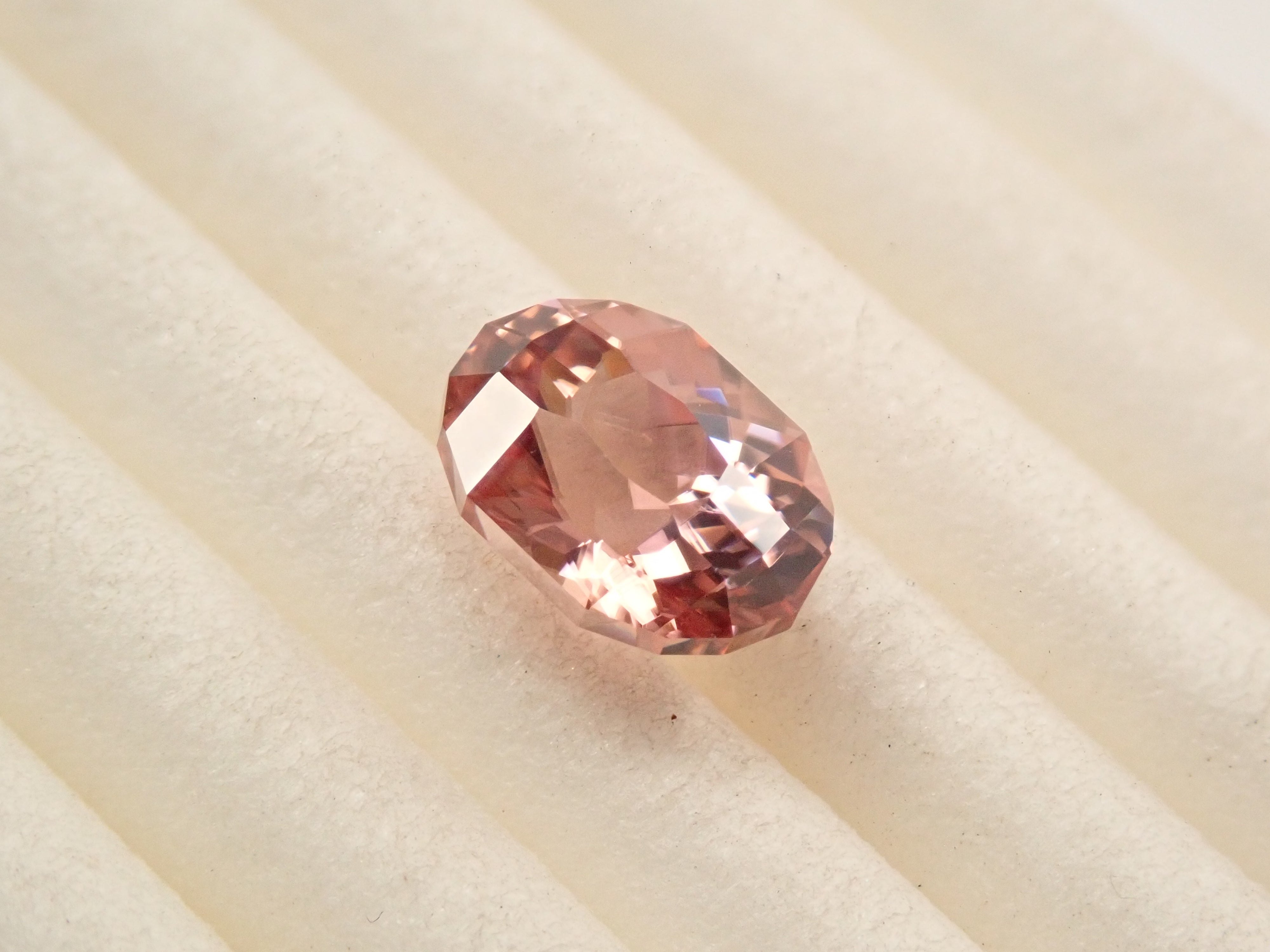 【12561526掲載】タンザニア産ピンクジルコン 1.736ctルース
