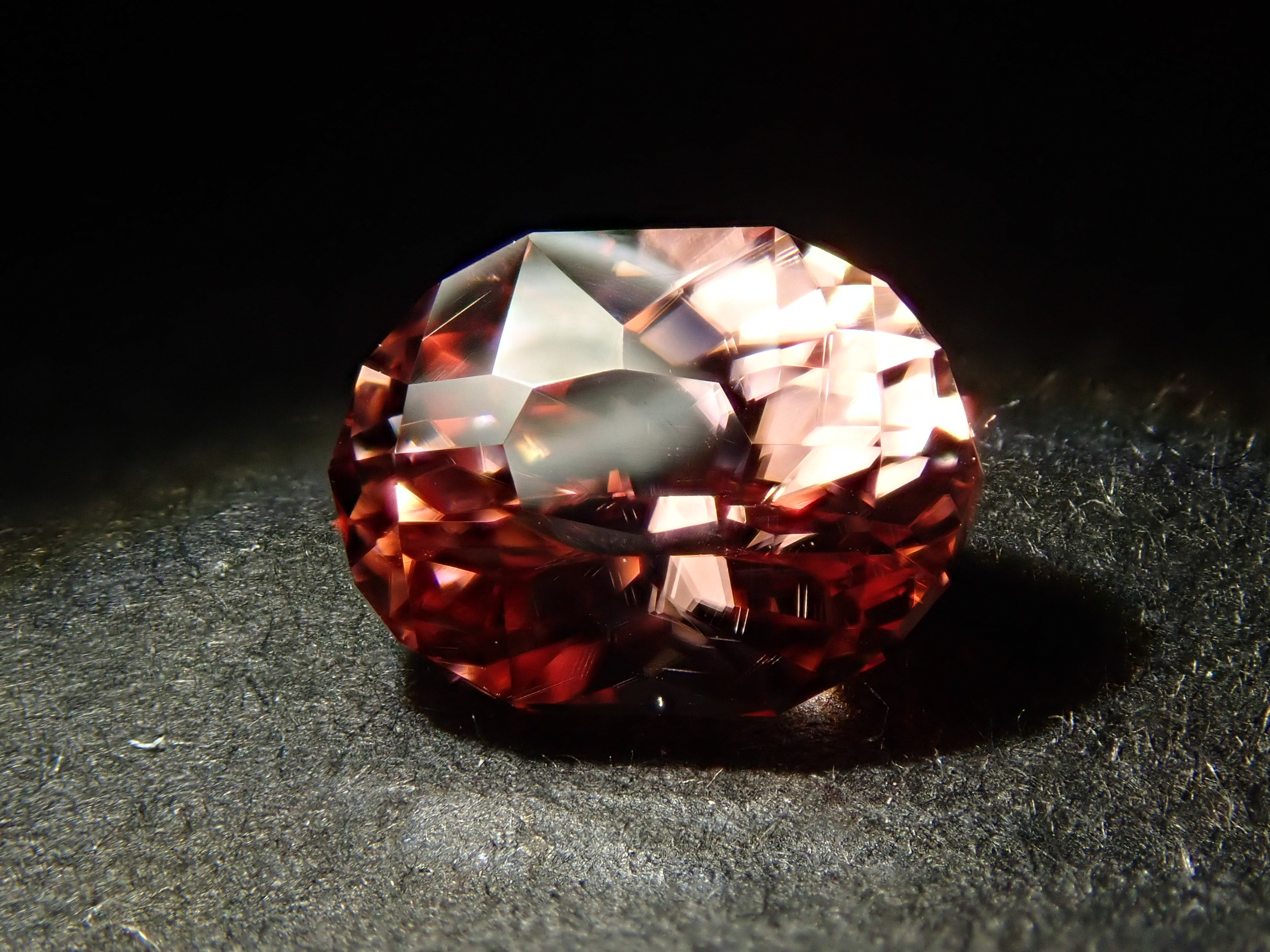 【12561526掲載】タンザニア産ピンクジルコン 1.736ctルース