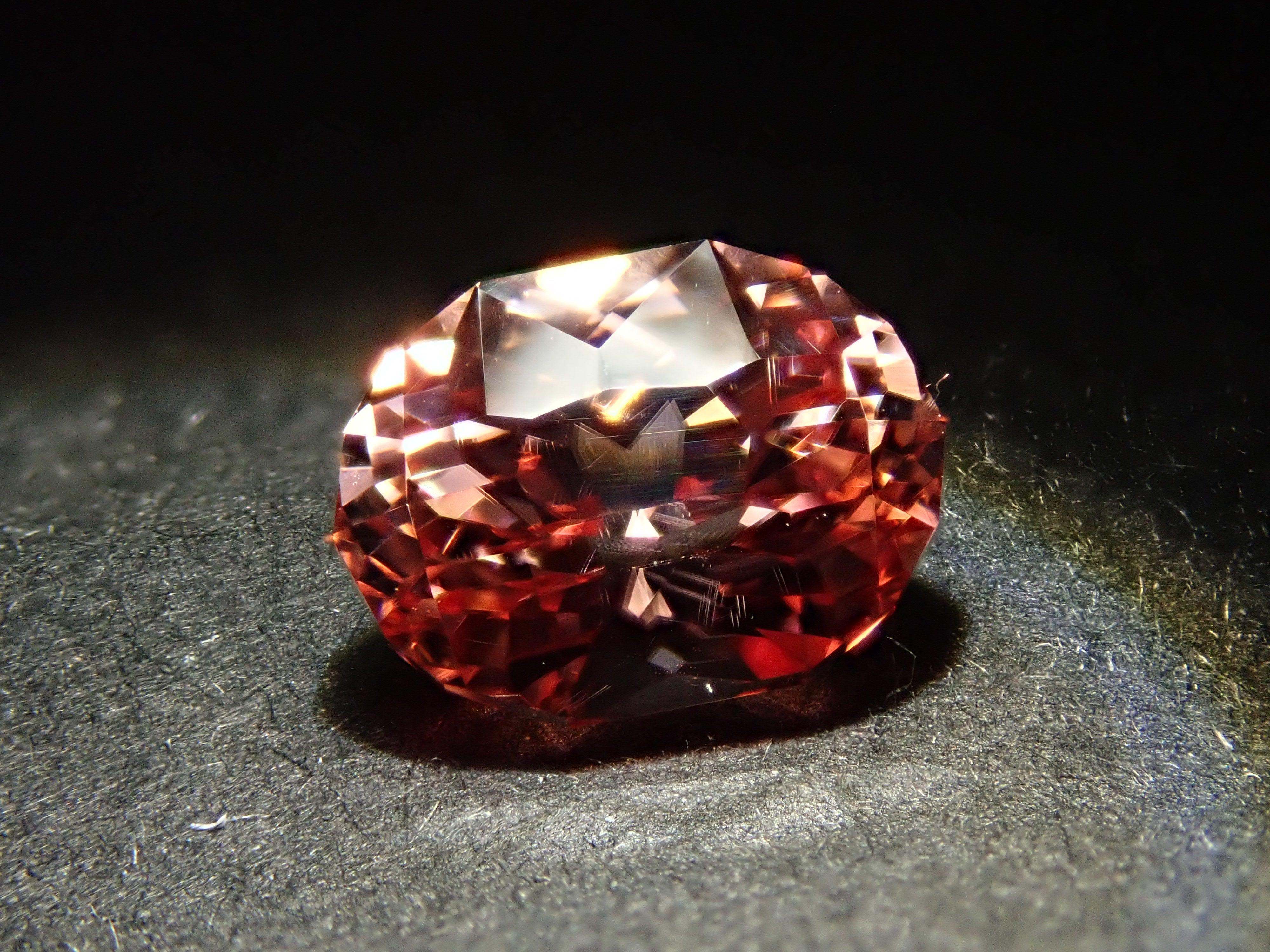 タンザニア産ピンクジルコン 1.736ctルース