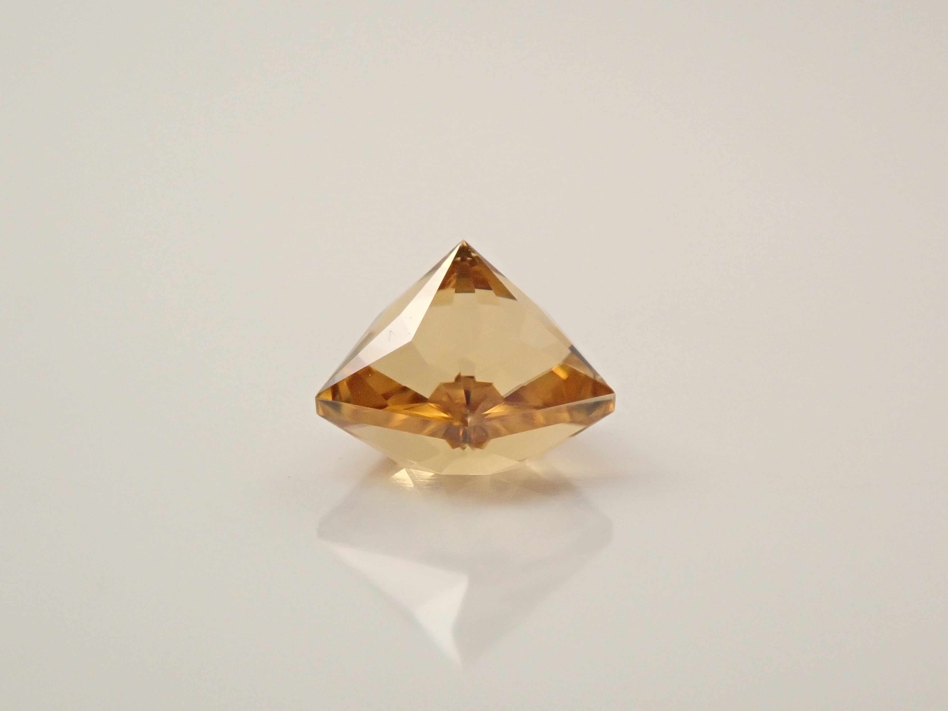 [On Sale at 10 PM on 2/26] Tanzanian Yellow Zircon 0.835ct Loose Stone