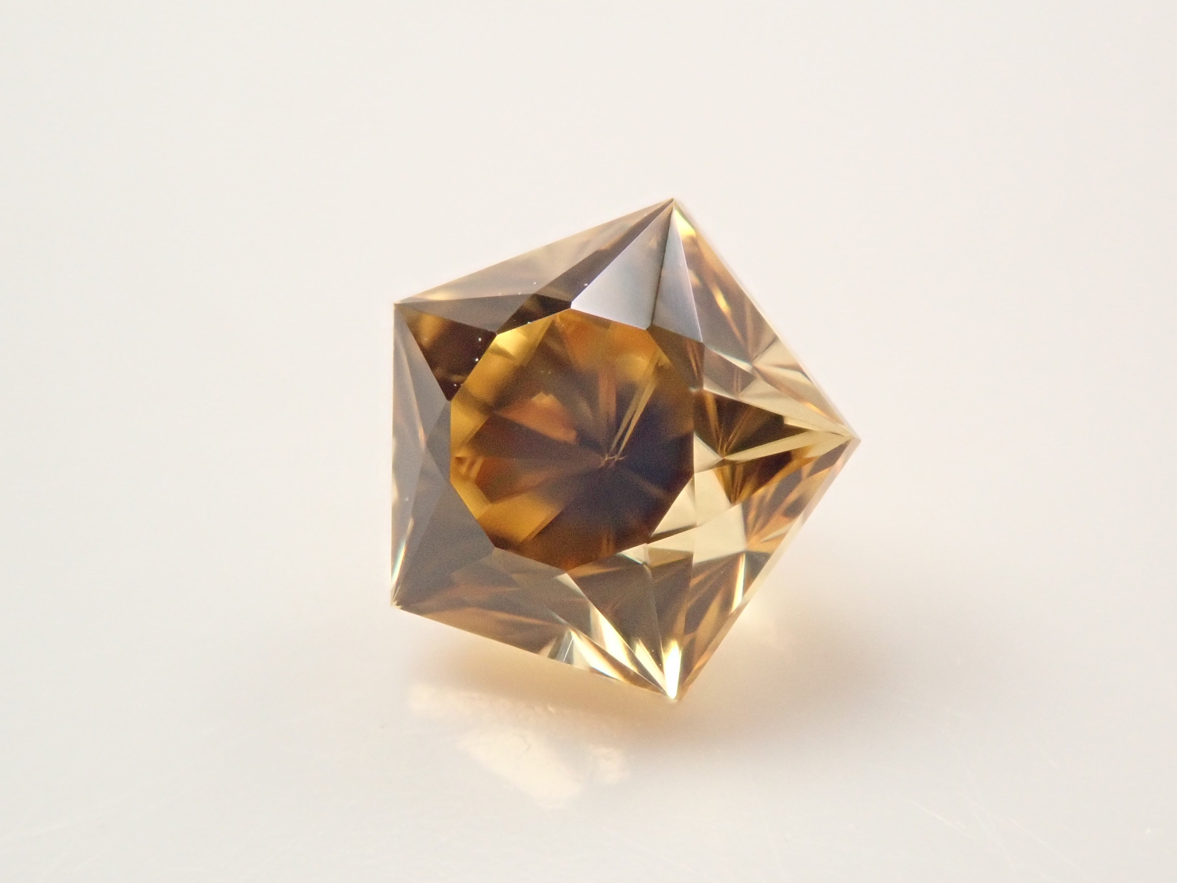 タンザニア産ジルコン 0.835ctルース