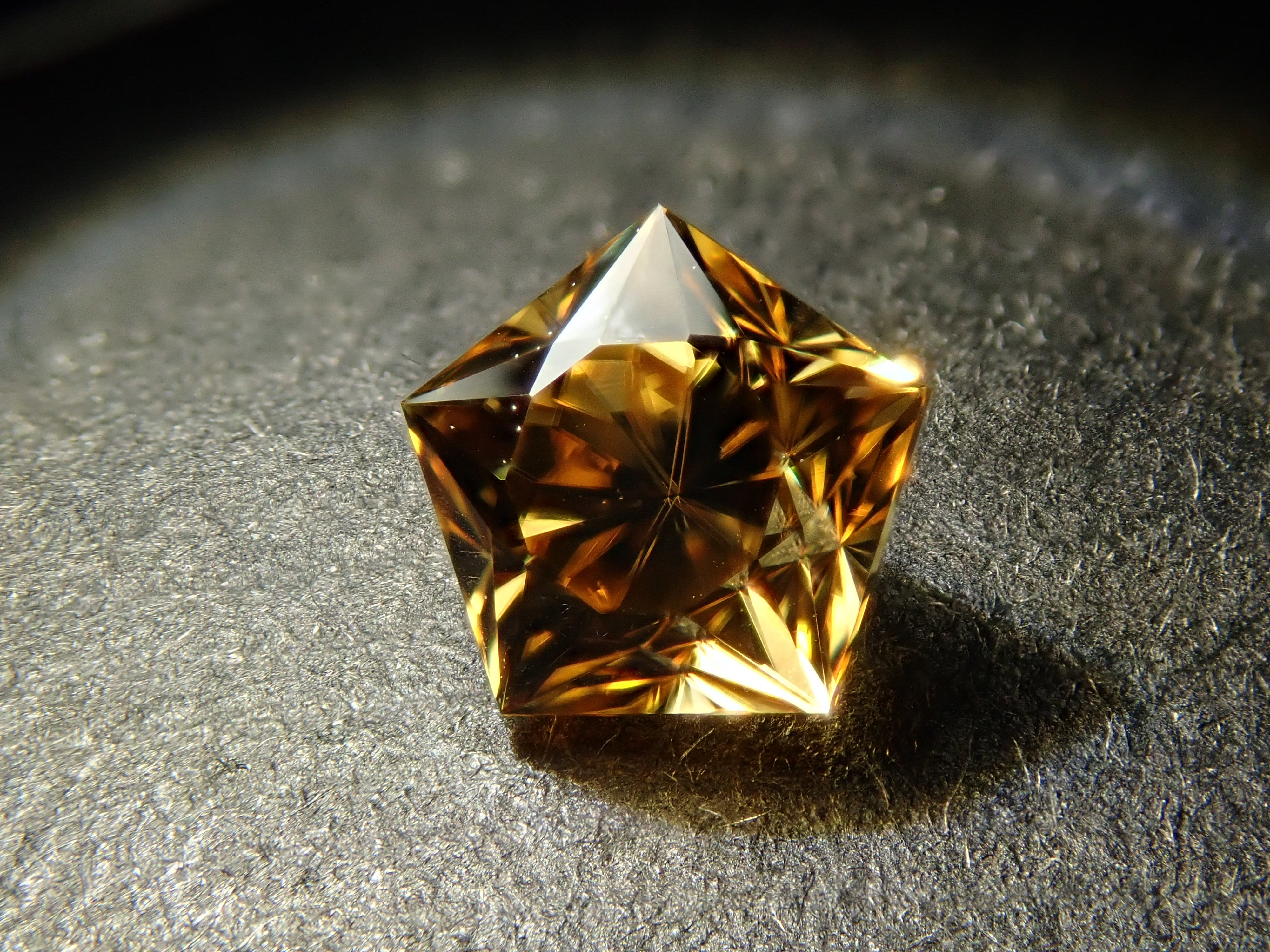 [On Sale at 10 PM on 2/26] Tanzanian Yellow Zircon 0.835ct Loose Stone