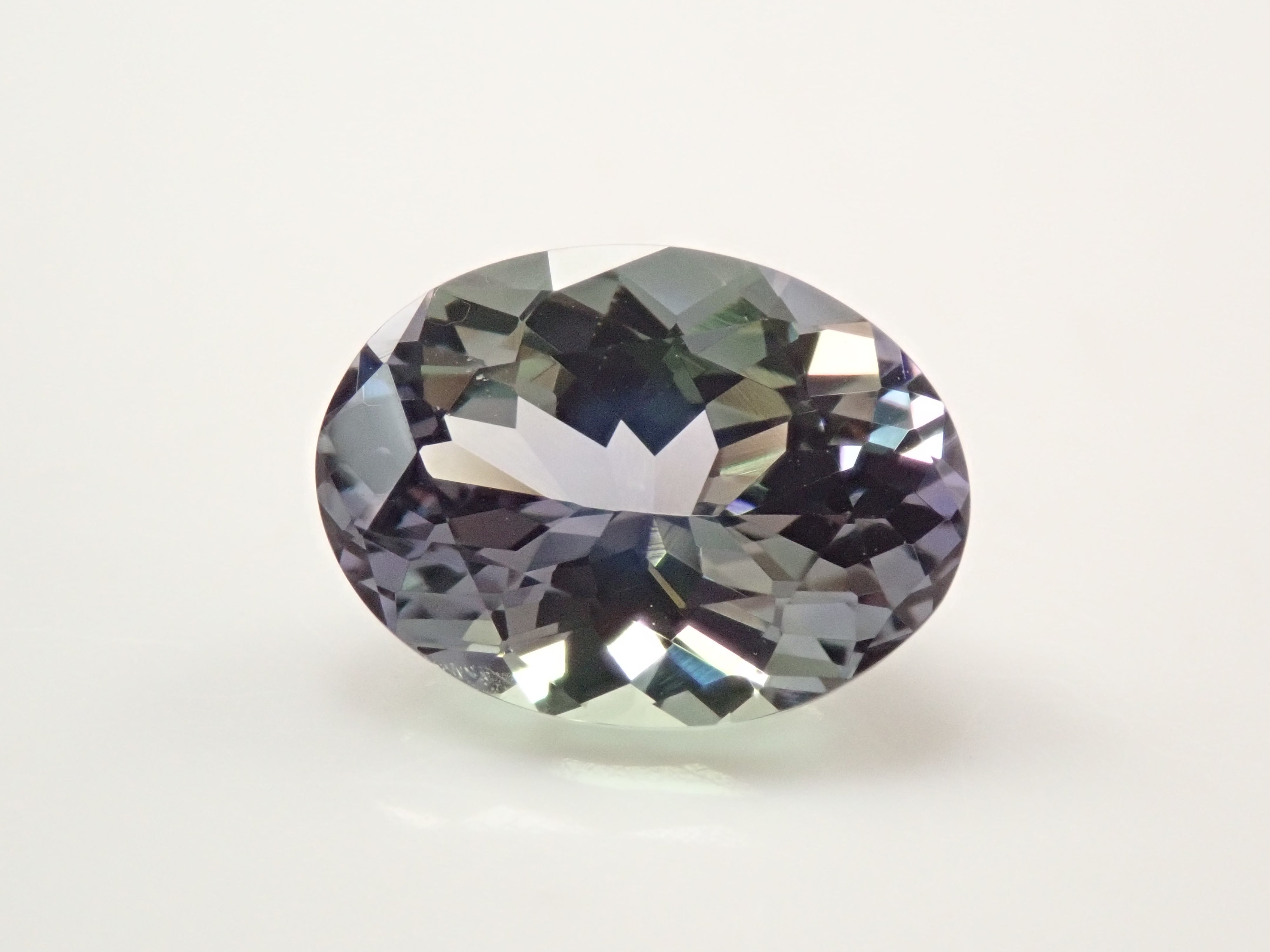 タンザニア産バイカラーゾイサイト 2.322ctルース