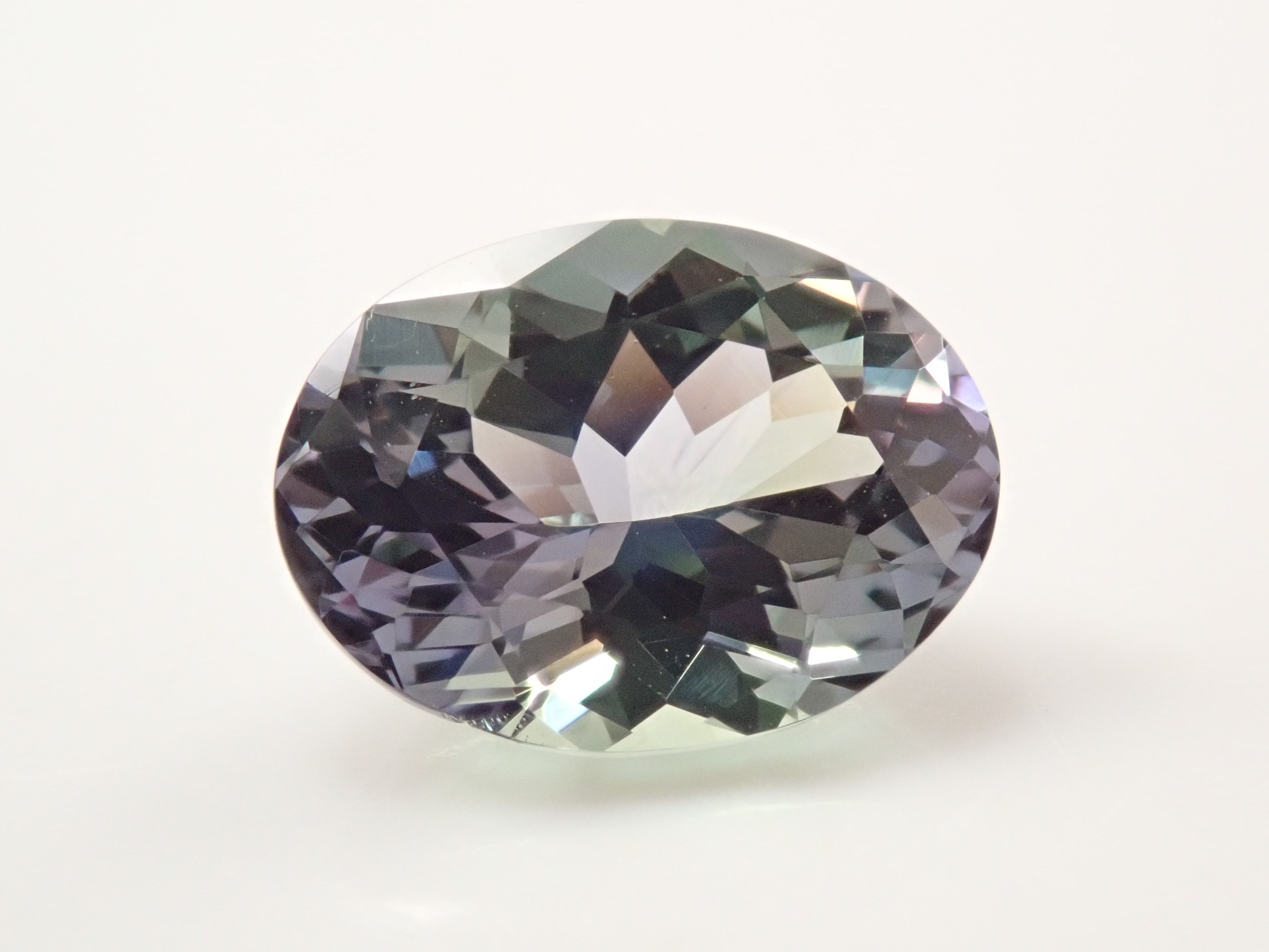 【2/26 22時販売】タンザニア産バイカラーゾイサイト 2.322ctルース