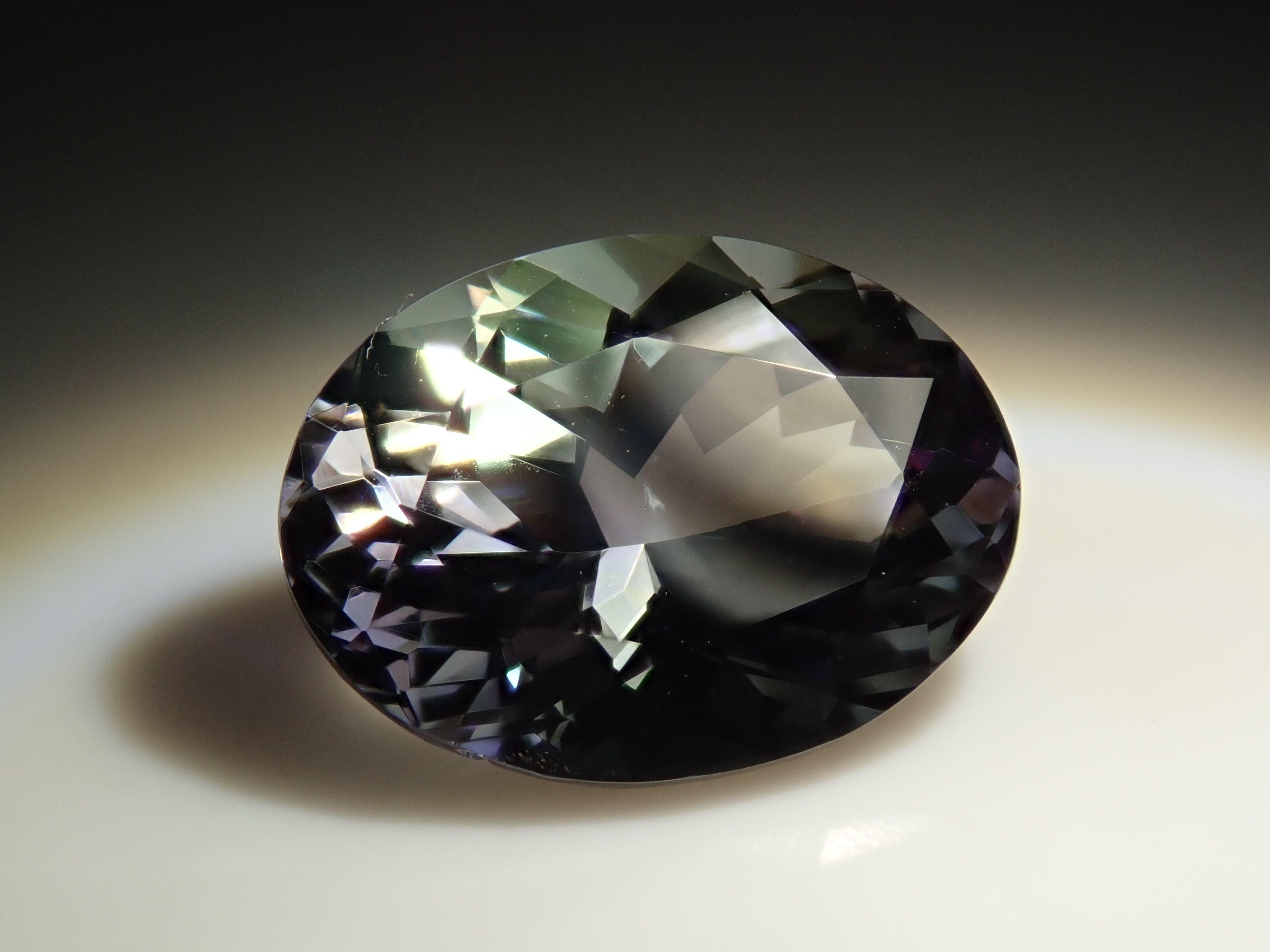 タンザニア産バイカラーゾイサイト 2.322ctルース