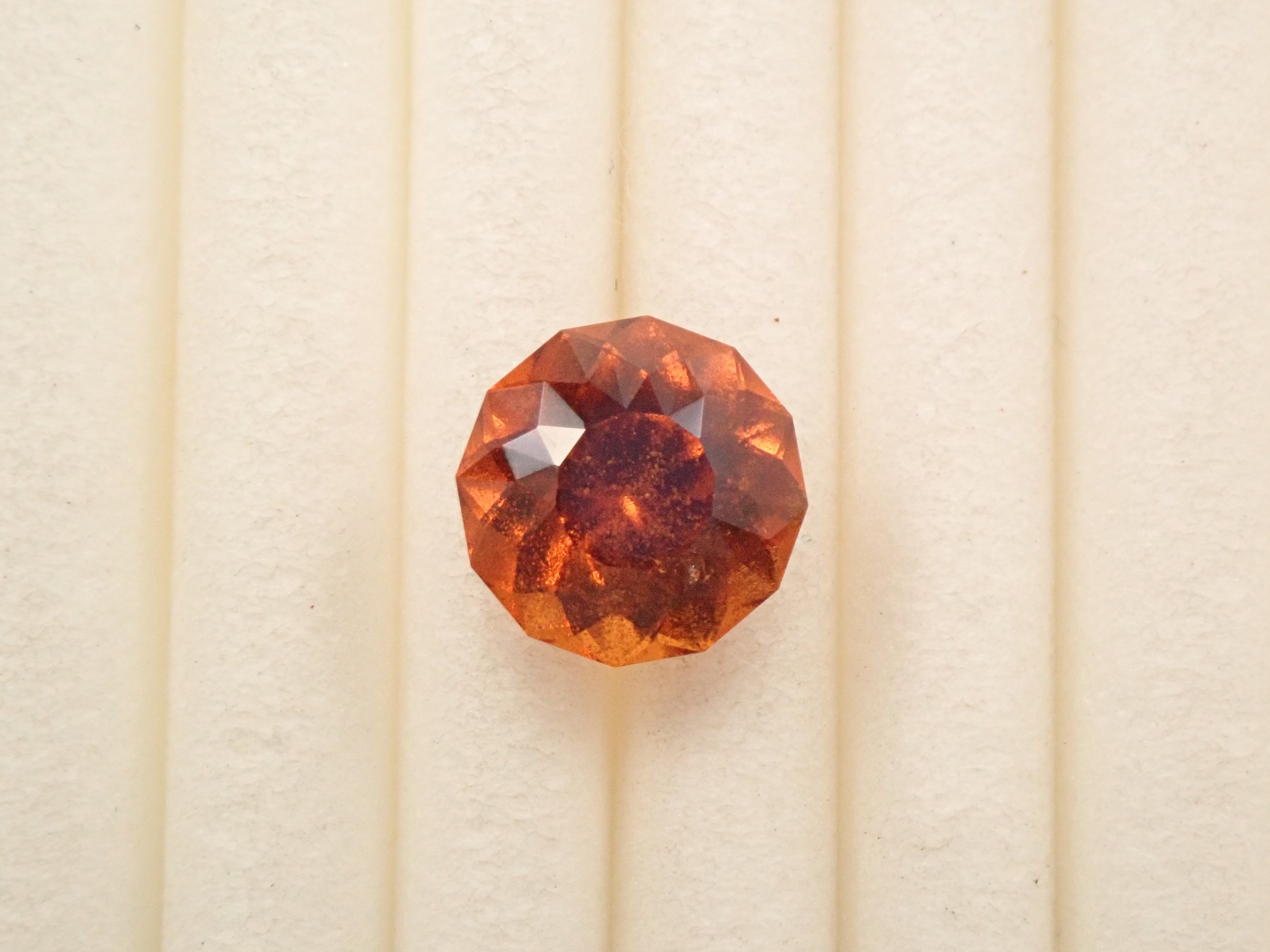 スリランカ産ヘソナイトガーネット 1.353ctルース