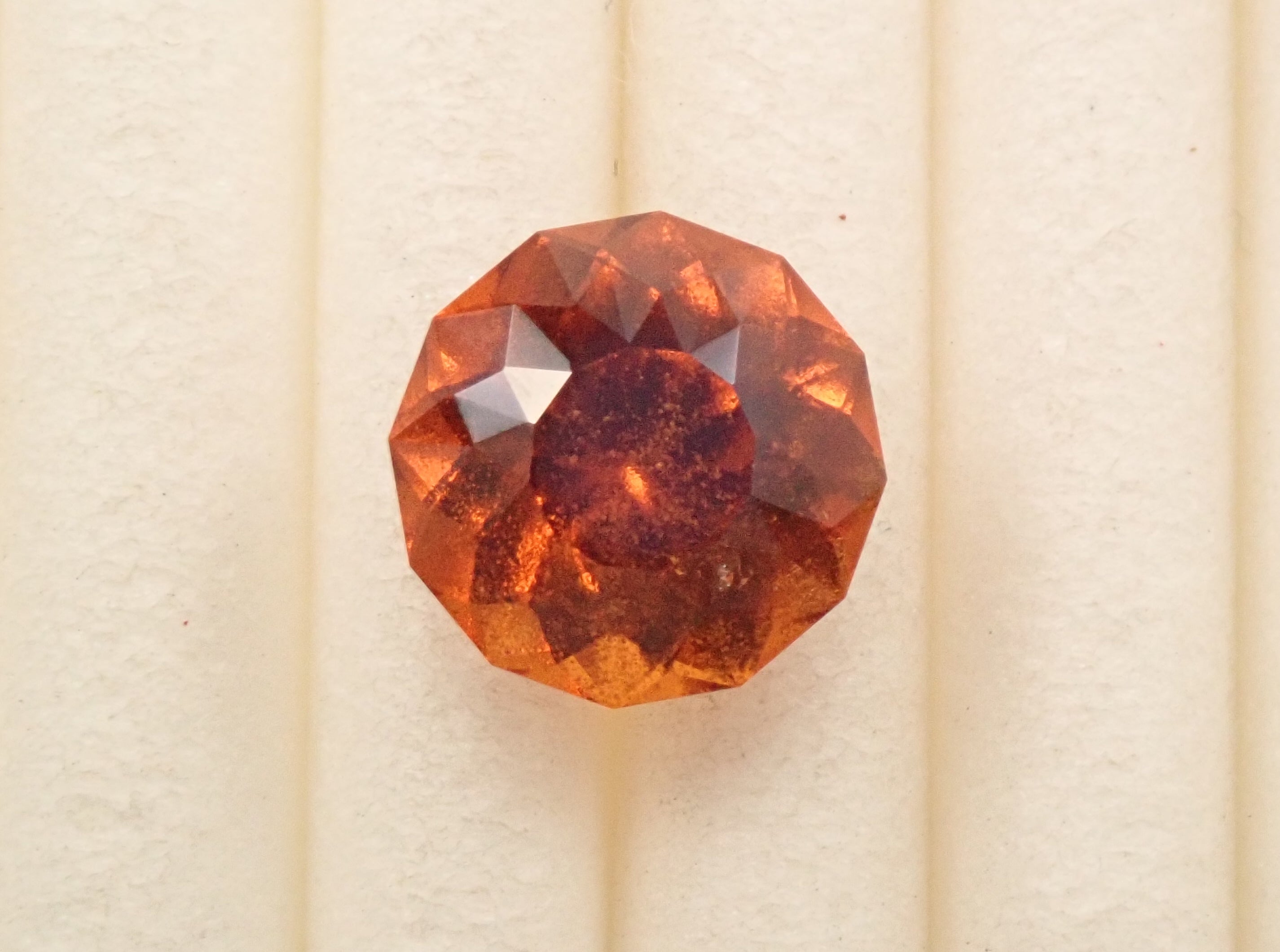 【2/26 22時販売】スリランカ産ヘソナイトガーネット 6.5mm/1.353ctルース