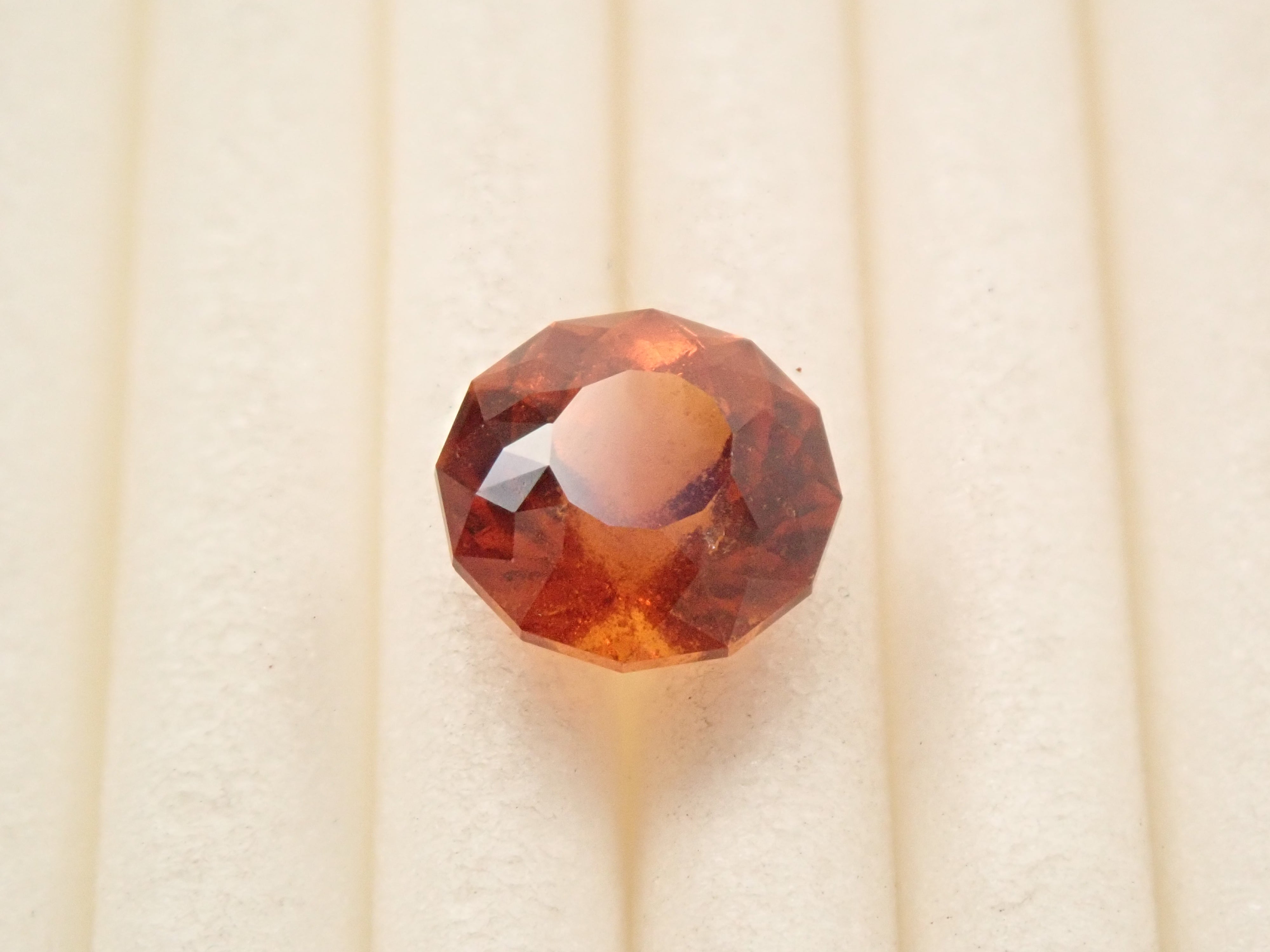 【12561623掲載】スリランカ産ヘソナイトガーネット 1.353ctルース