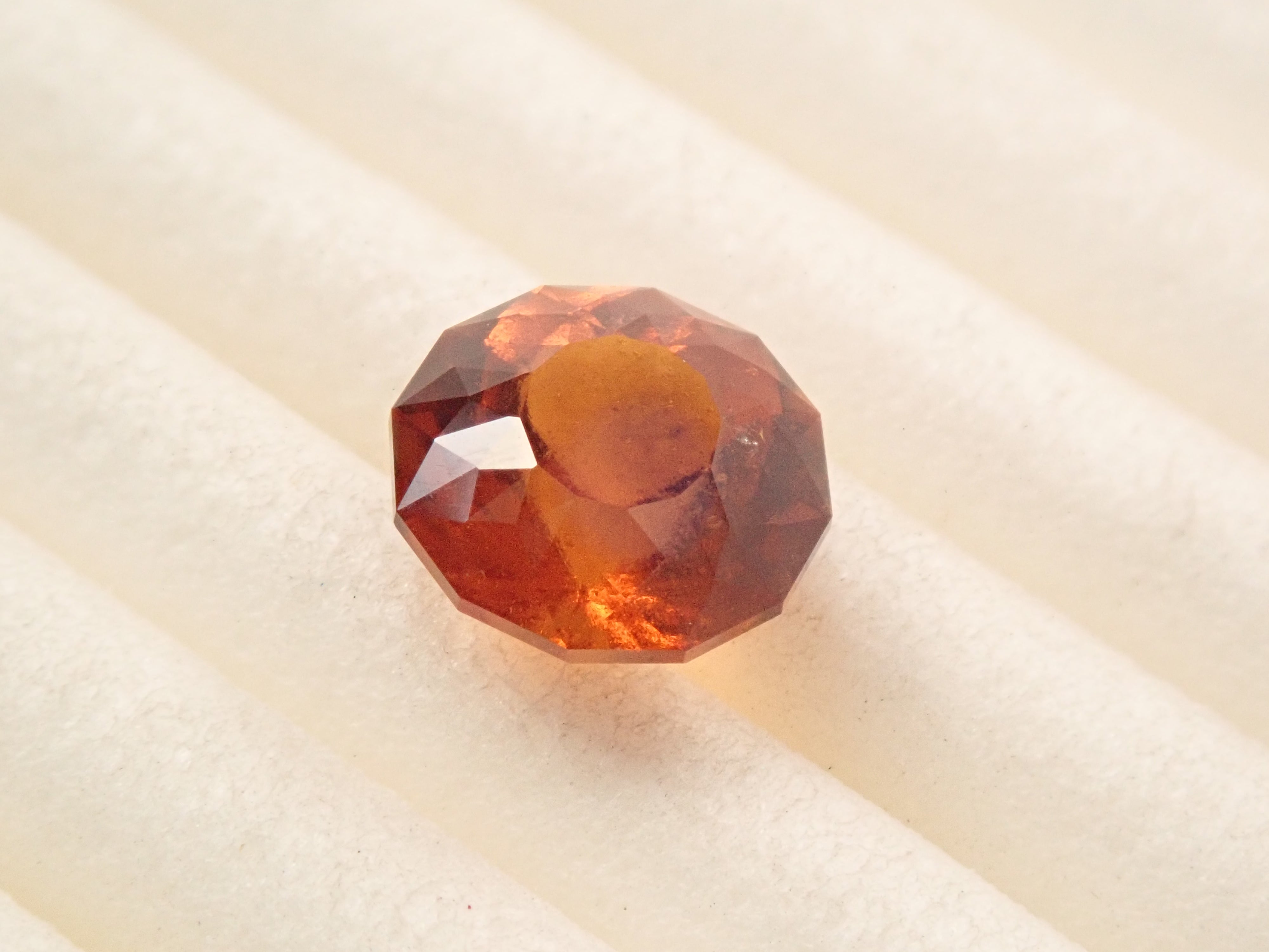 【12561623掲載】スリランカ産ヘソナイトガーネット 1.353ctルース