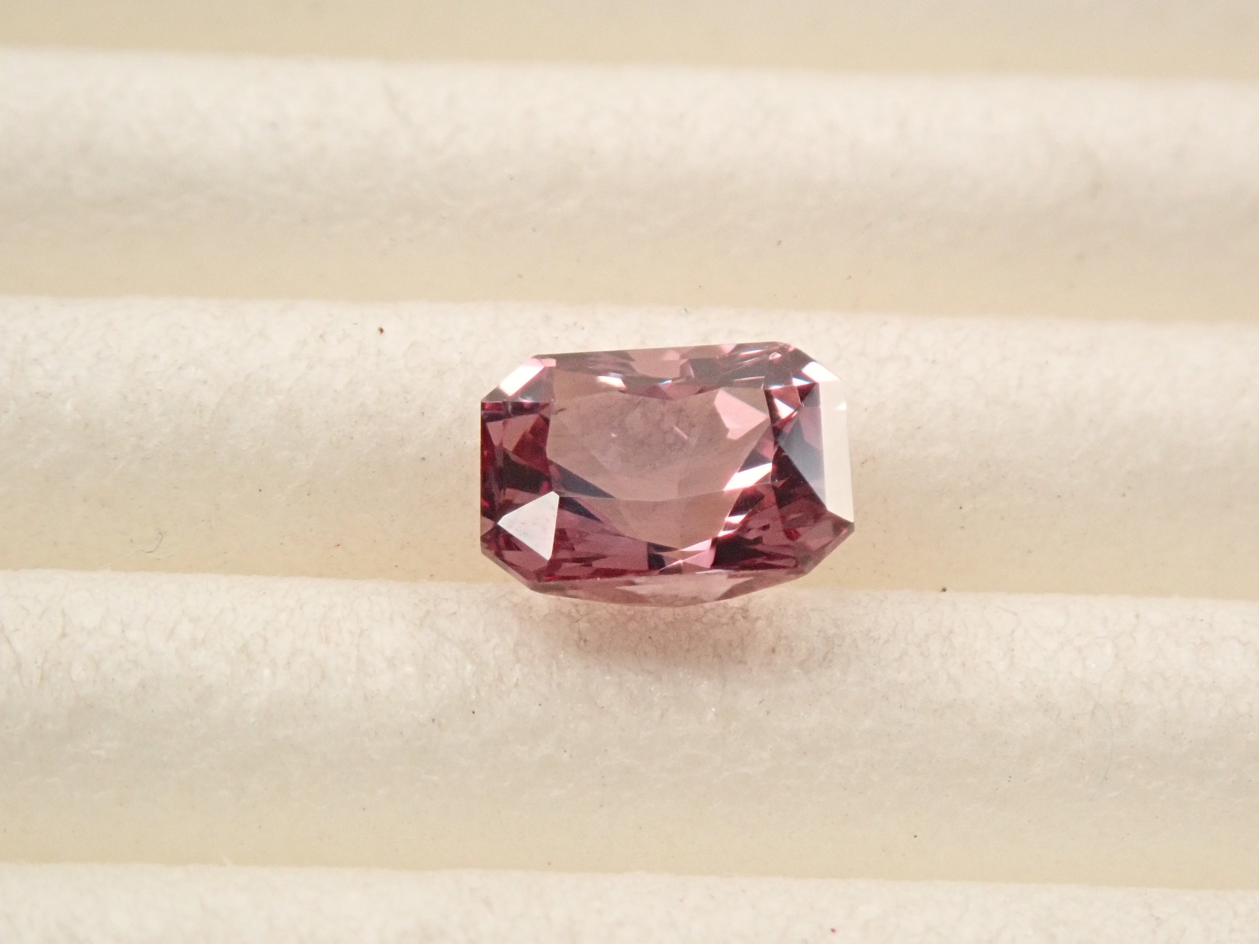 タンザニア産カラーチェンジガーネット 0.509ctルース