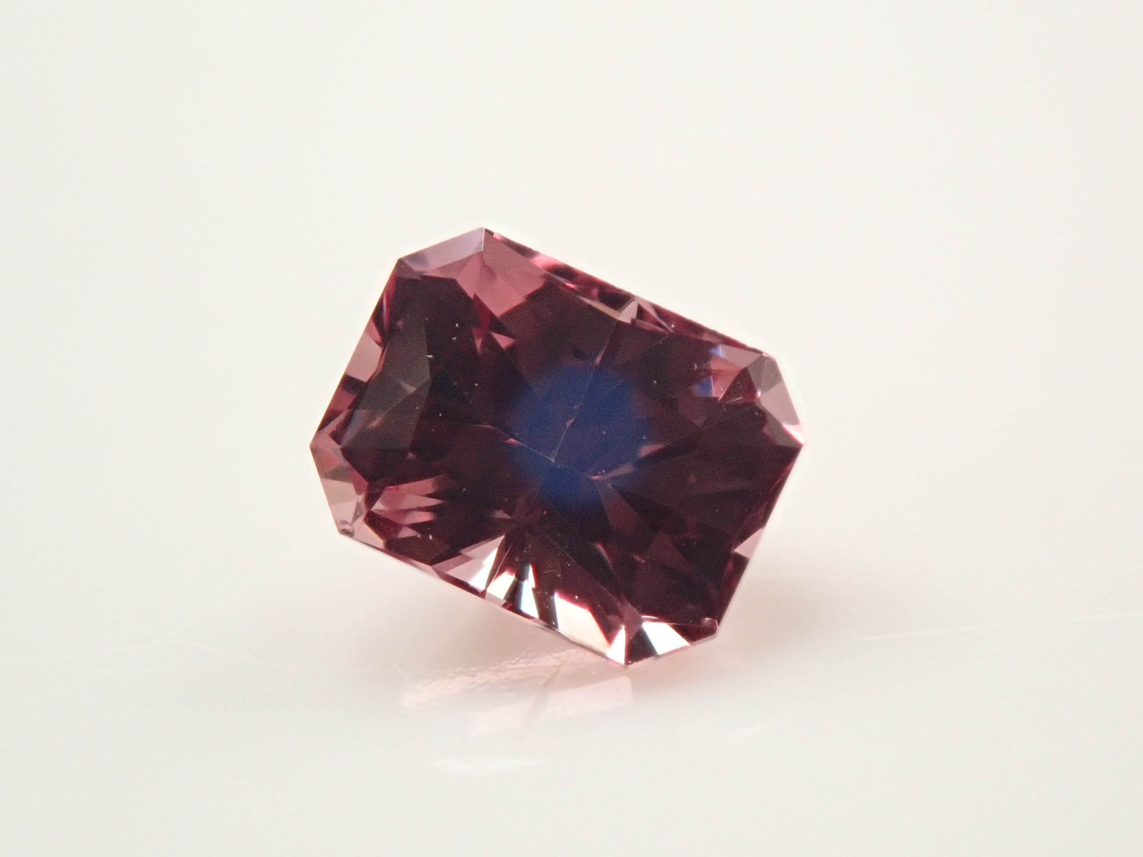 【2/26 22時販売】タンザニア産カラーチェンジガーネット 0.509ctルース