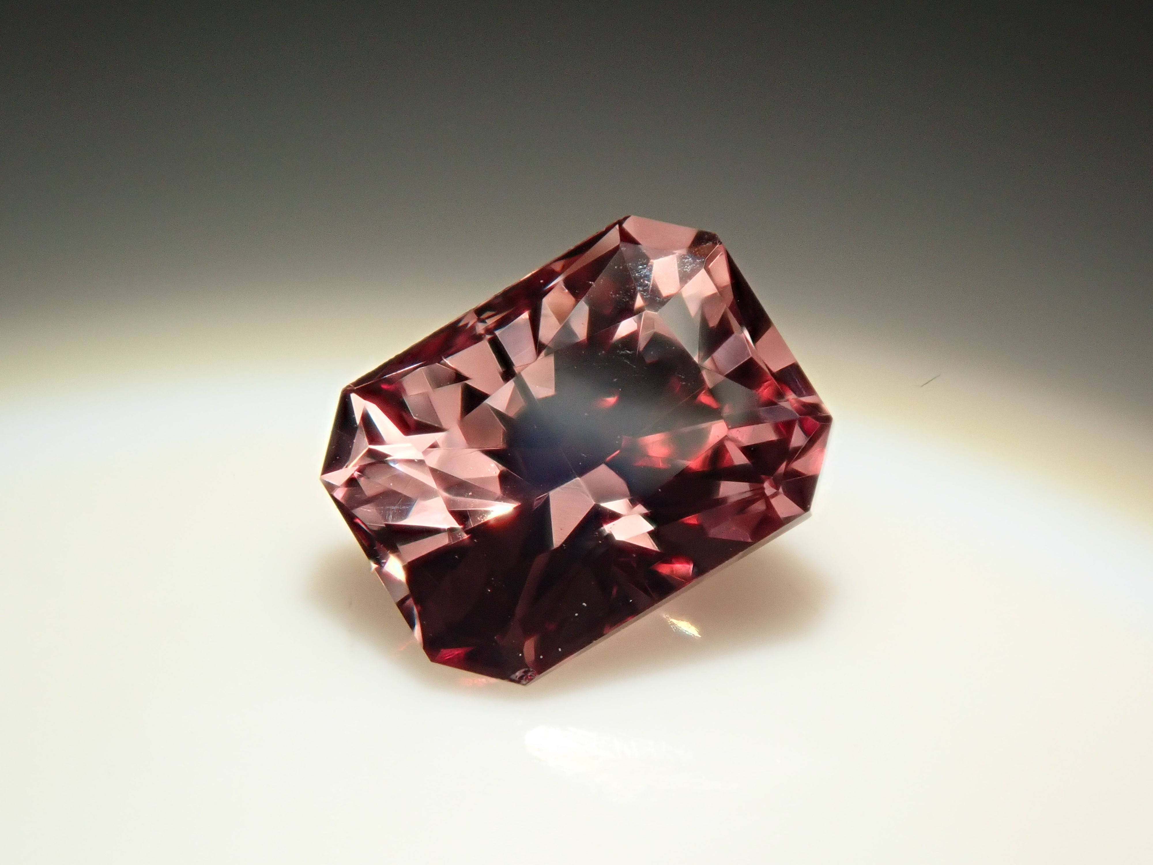 【2/26 22時販売】タンザニア産カラーチェンジガーネット 0.509ctルース