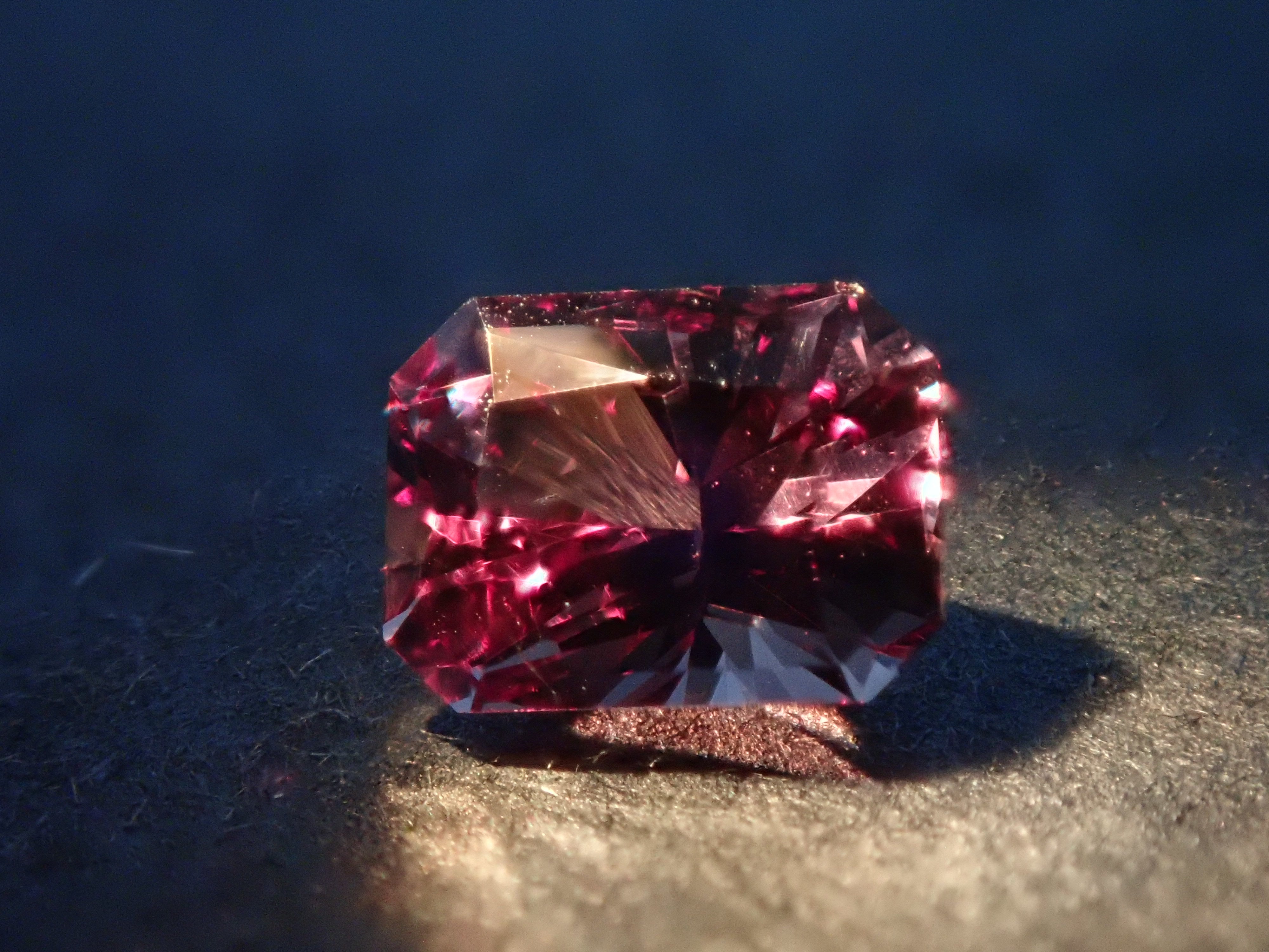 タンザニア産カラーチェンジガーネット 0.509ctルース