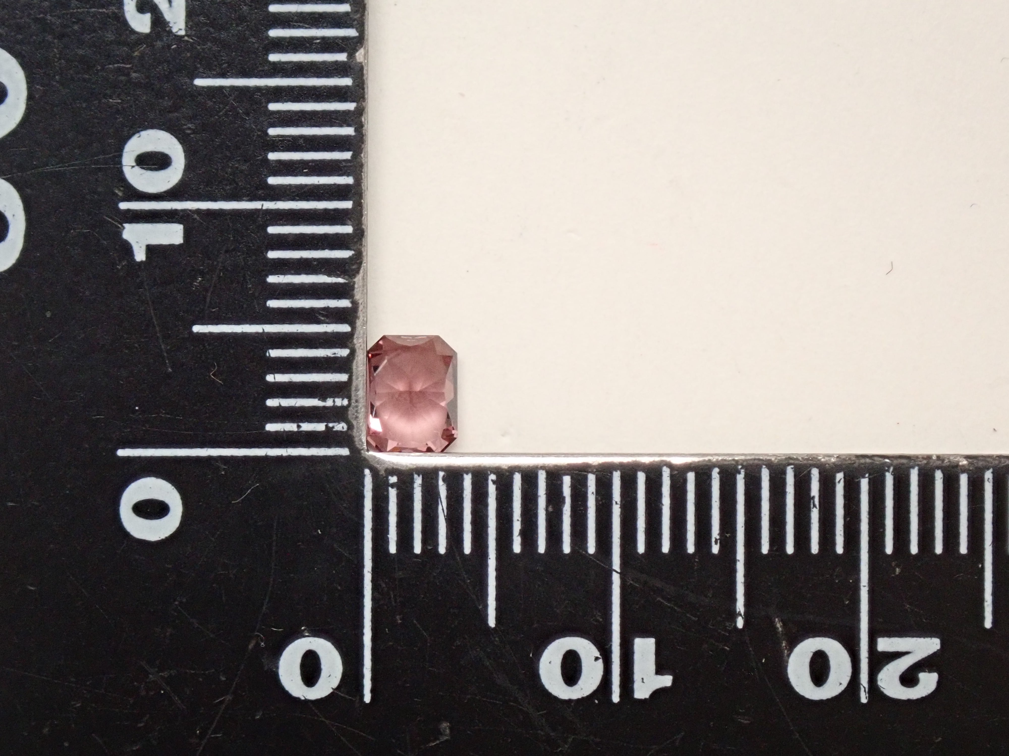 【2/26 22時販売】タンザニア産カラーチェンジガーネット 0.509ctルース